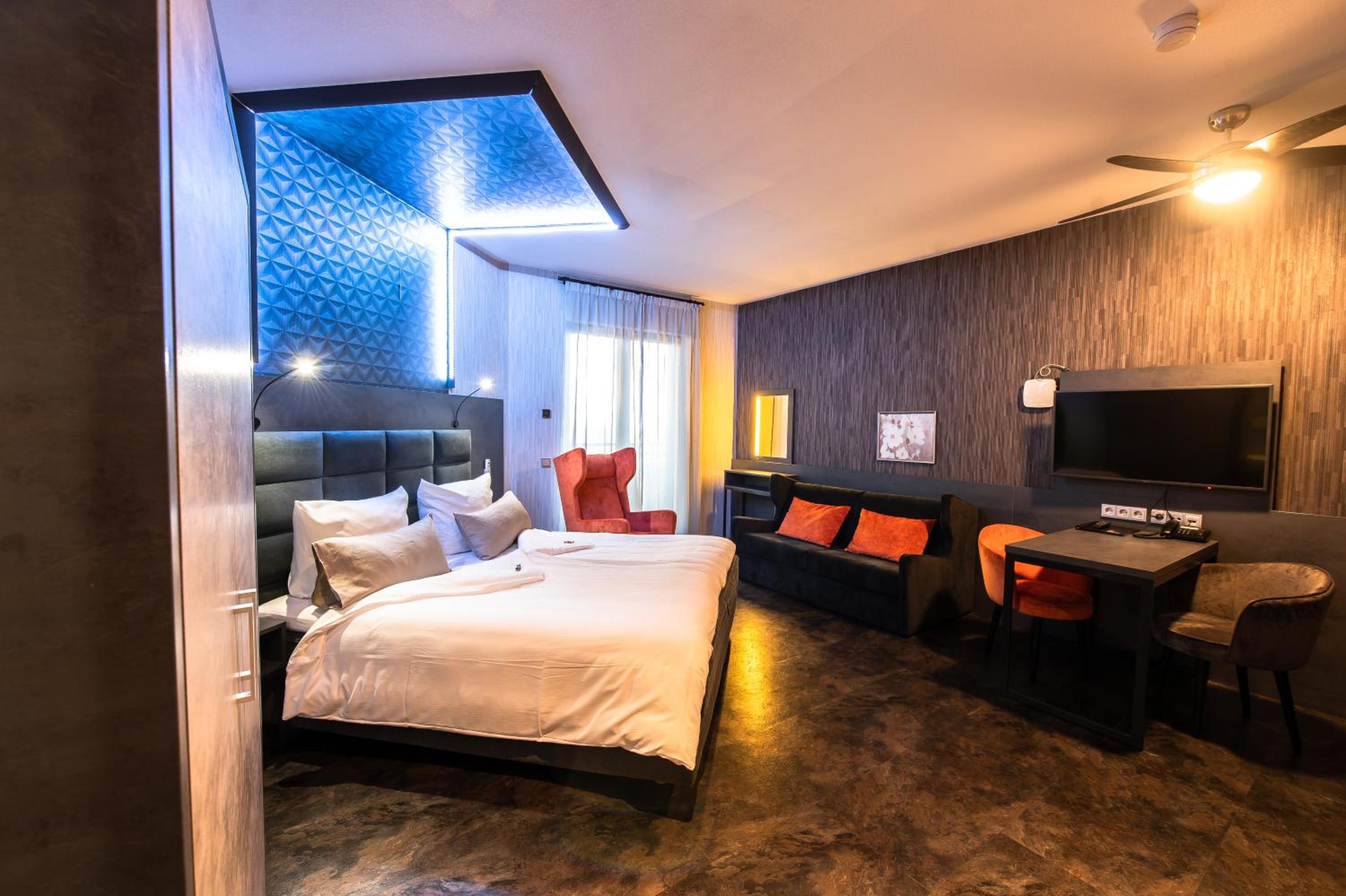 Deluxe Junior Suite photo 3