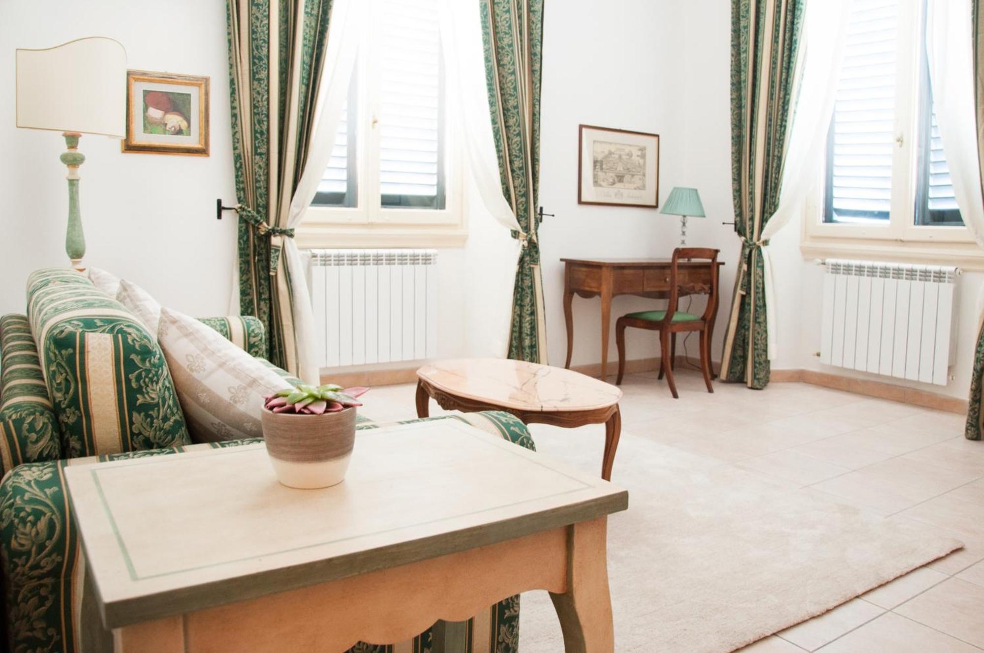 One-Bedroom Apartment with City View photo 1