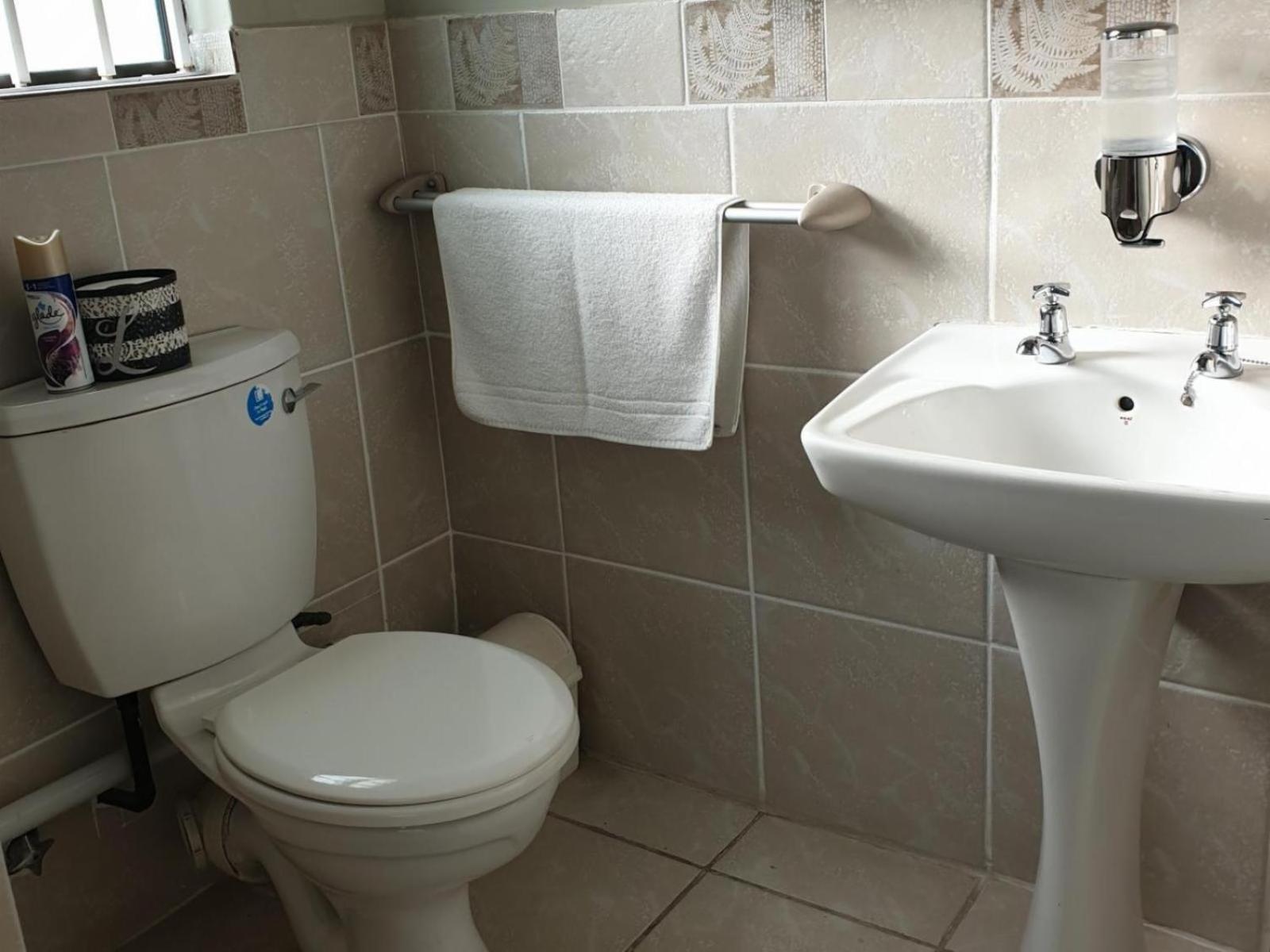 Standard Twin Room - Photo 2