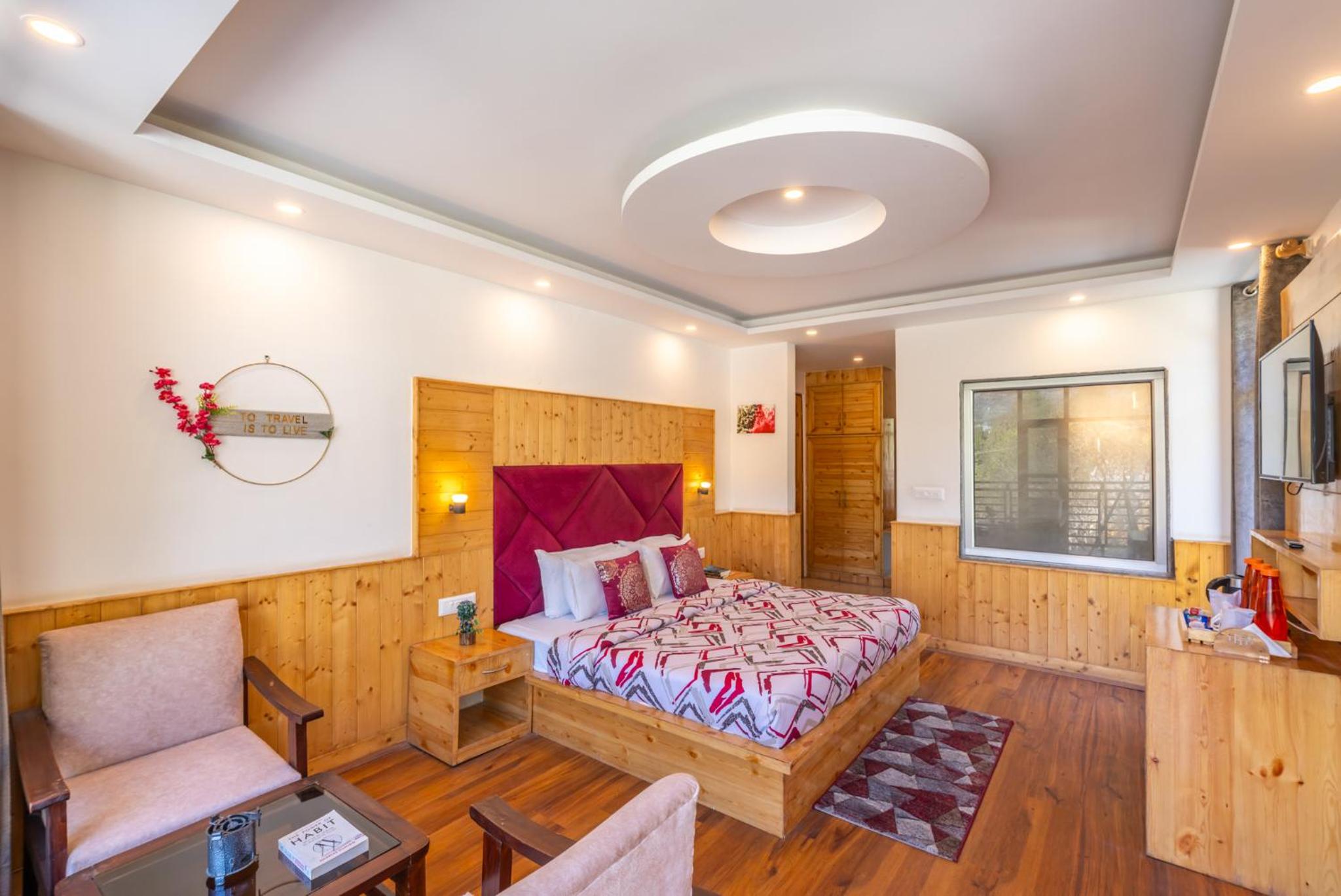 Deluxe Double Room with Balcony - Photo 2