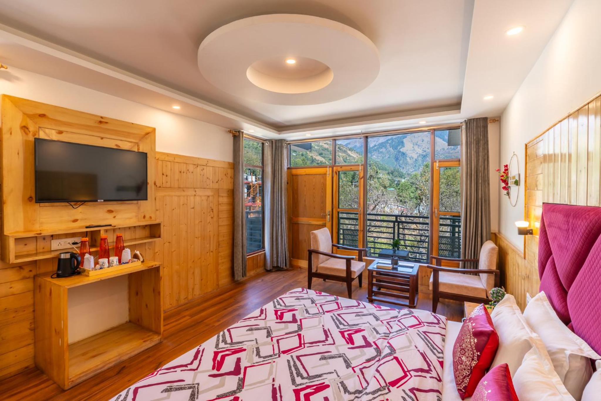 Deluxe Double Room with Balcony - Photo 24
