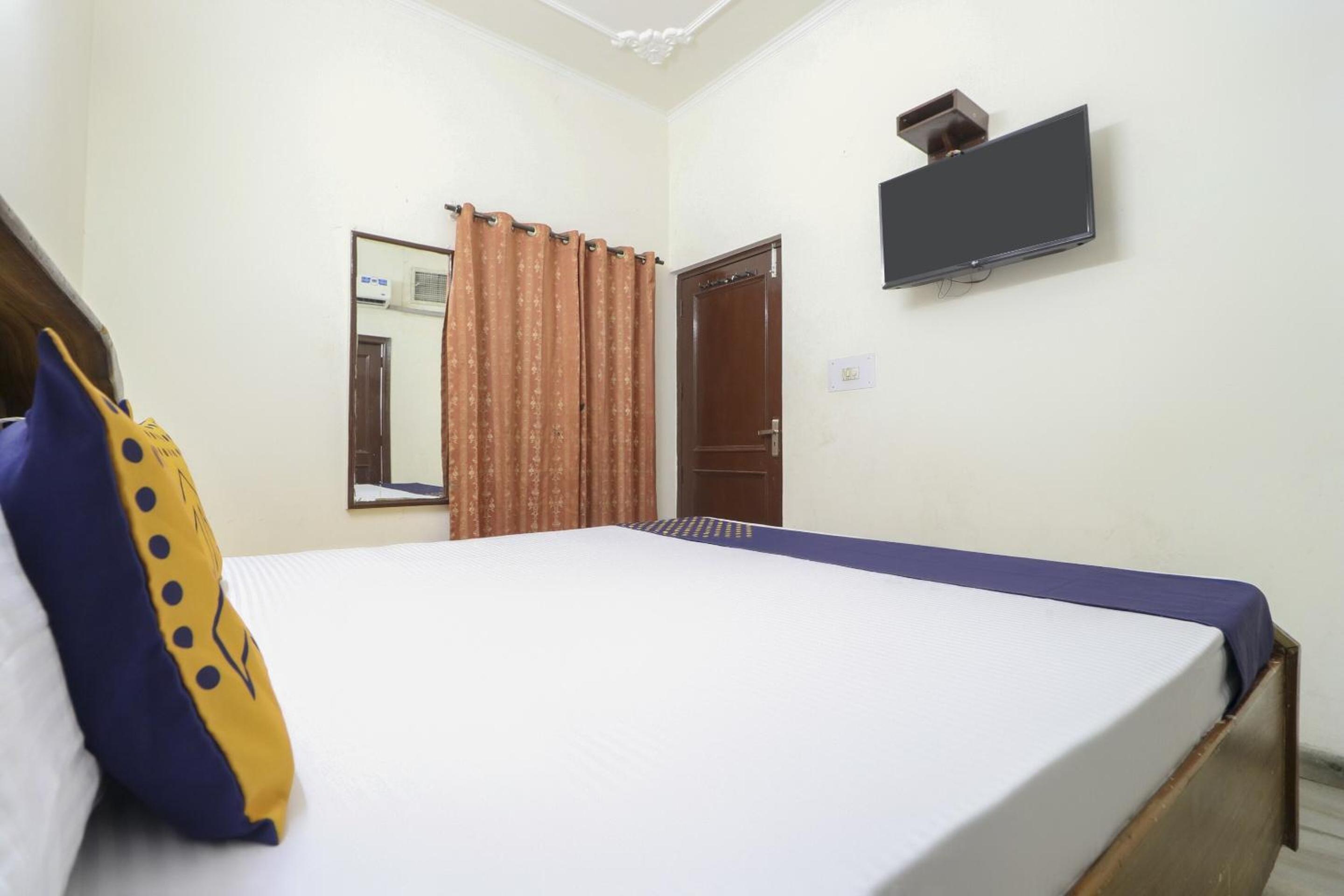 Classic Triple Room - Photo 2