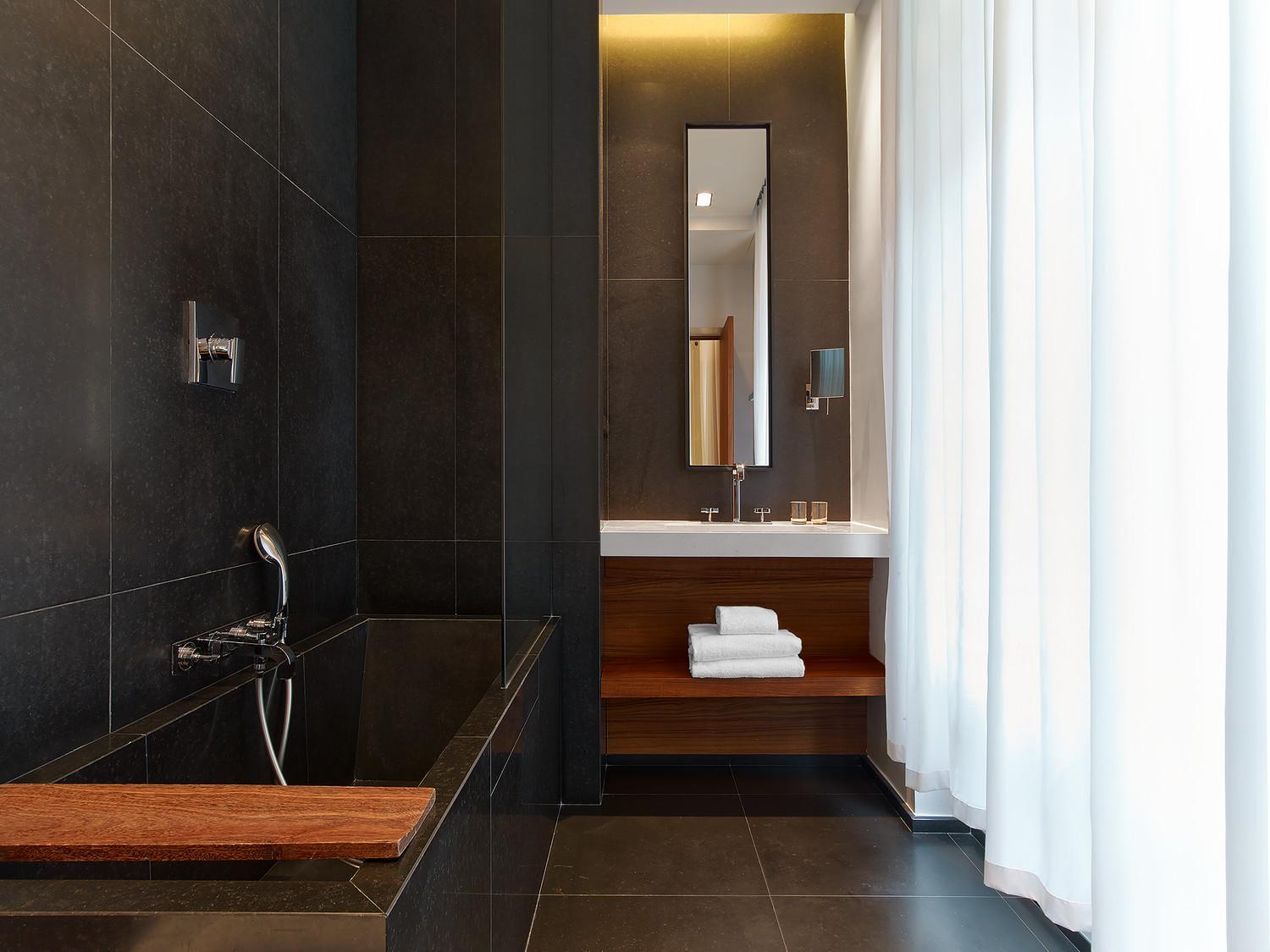 Prestige Twin Room with Partial Eiffel View