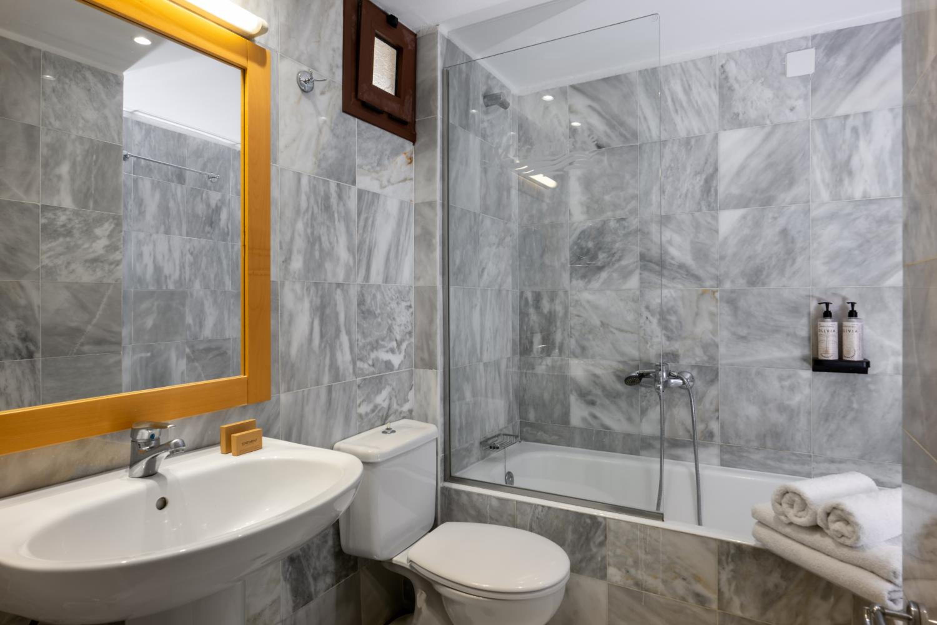 Double Room with Sea View thumbnail 5