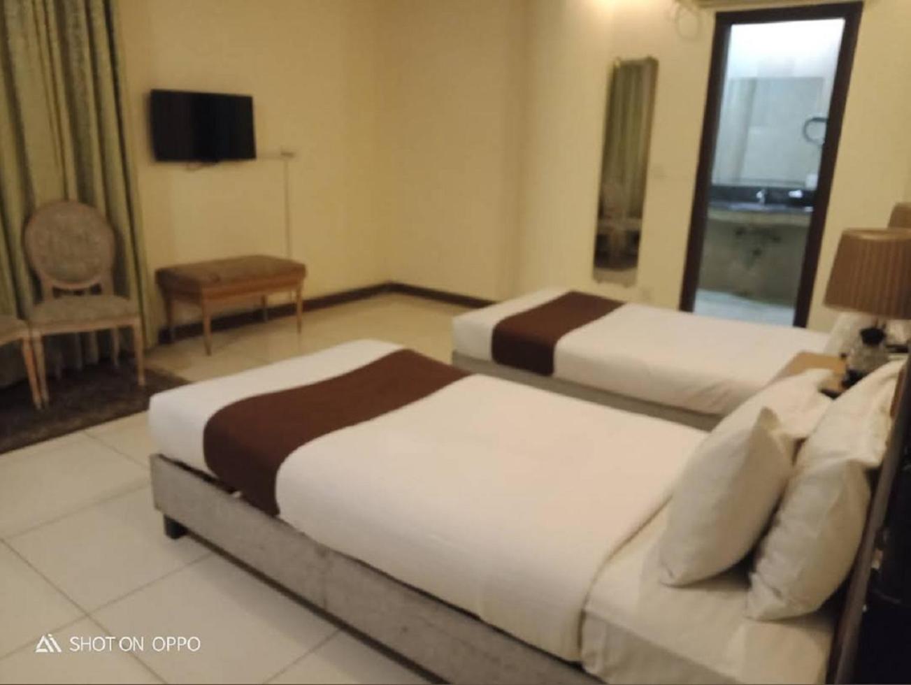 Deluxe Twin Room photo 2