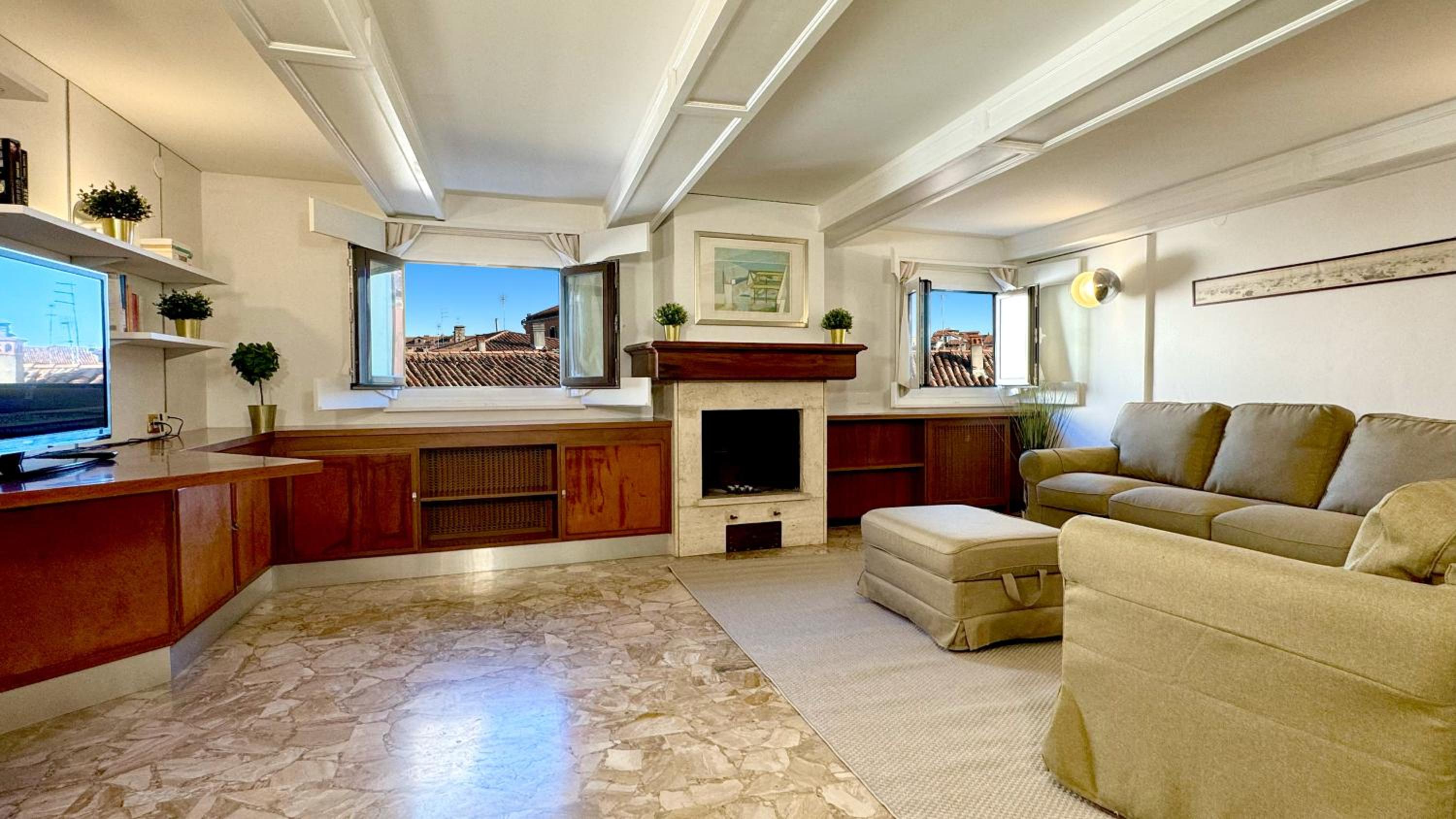 One-Bedroom Apartment with View photo 1