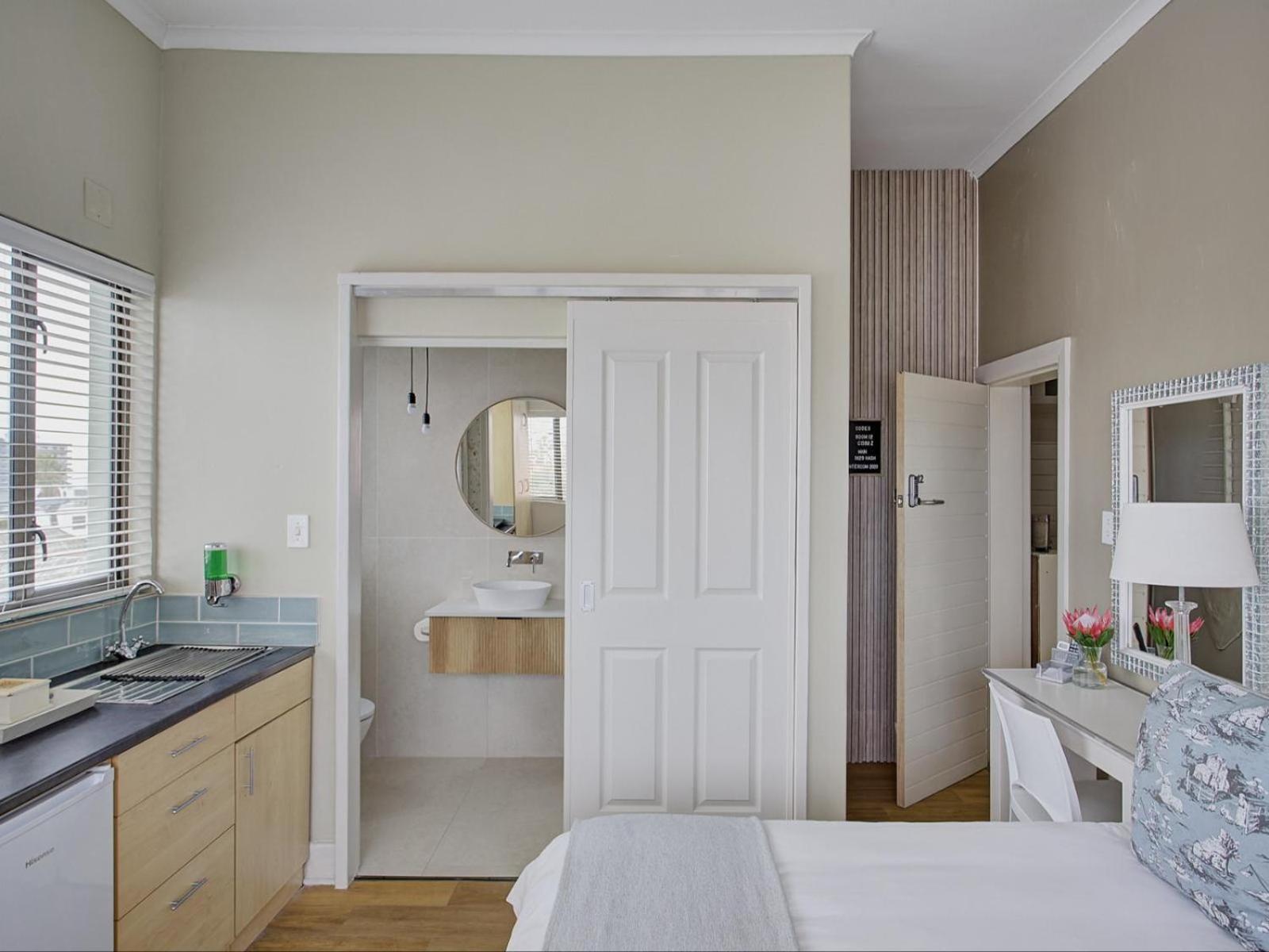Standard Twin Room - Photo 7