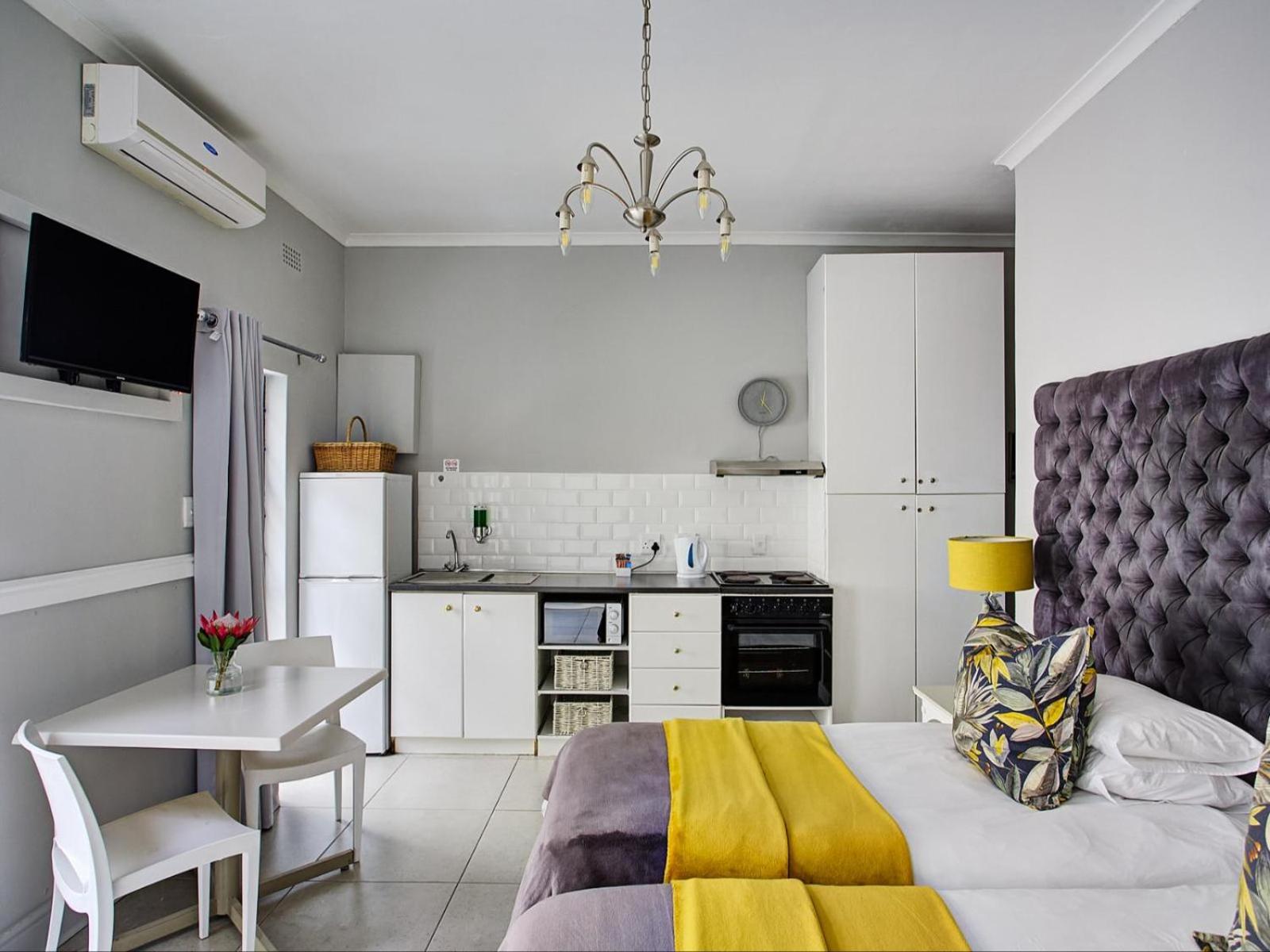 Standard Twin Room - Photo 9