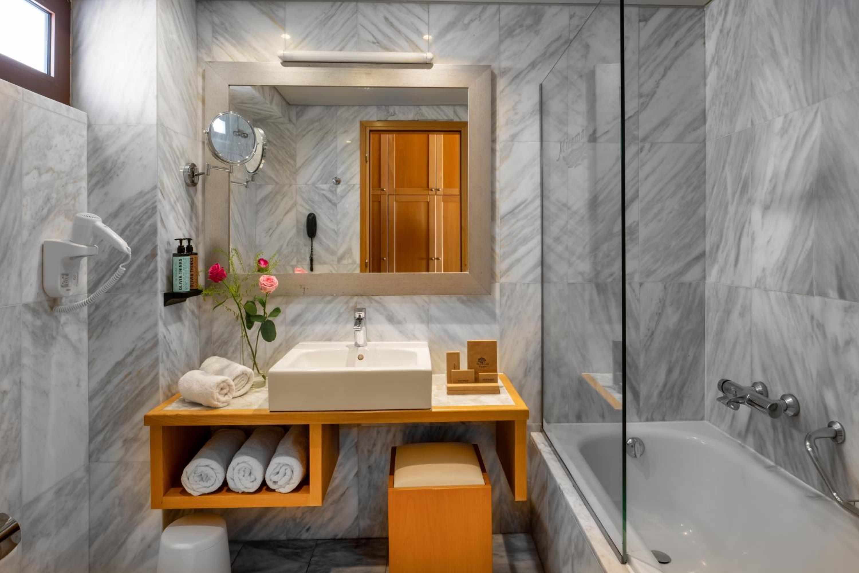 Frontal Deluxe Room with Sea View