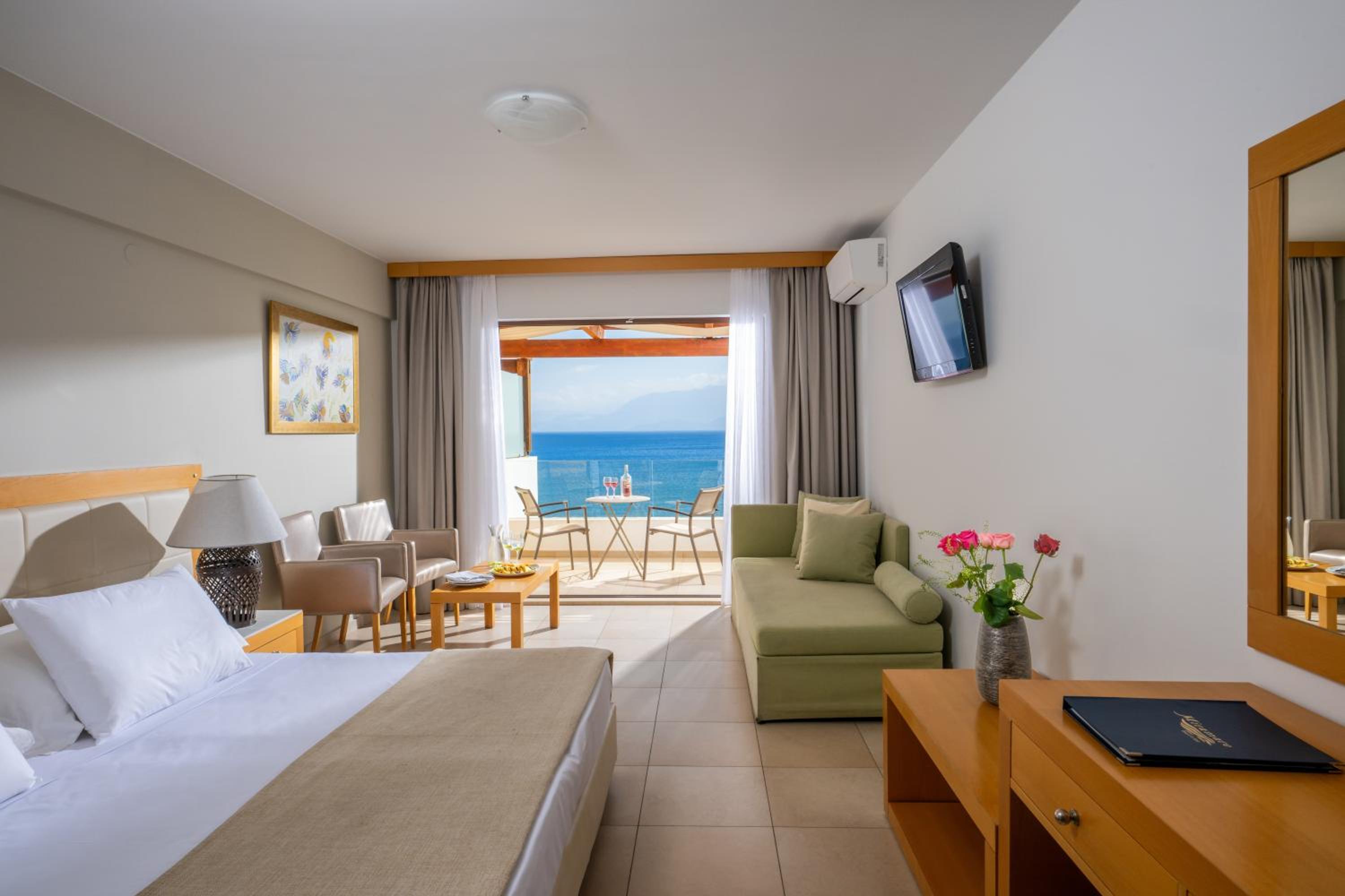 Frontal Deluxe Room with Sea View