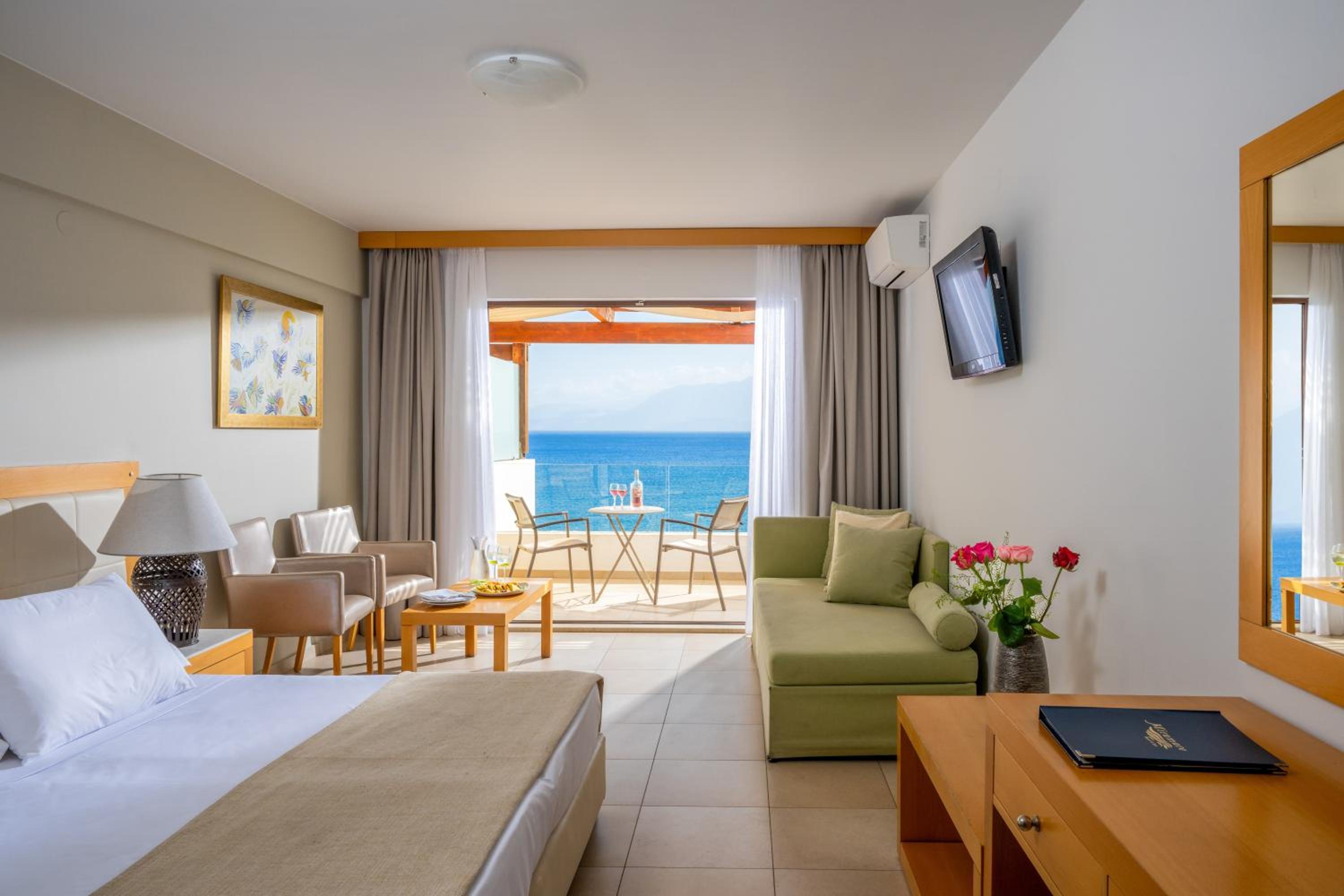 Frontal Deluxe Room with Sea View