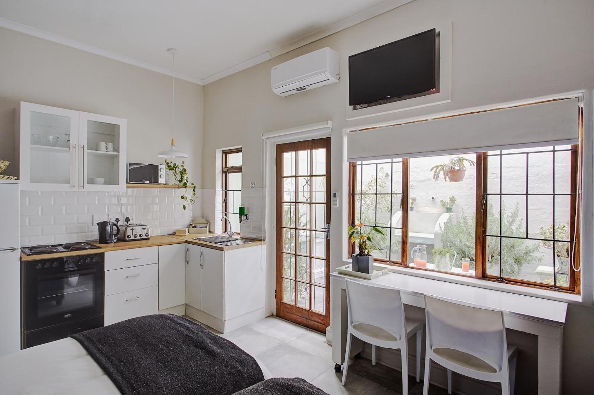 Standard Twin Room - Photo 10