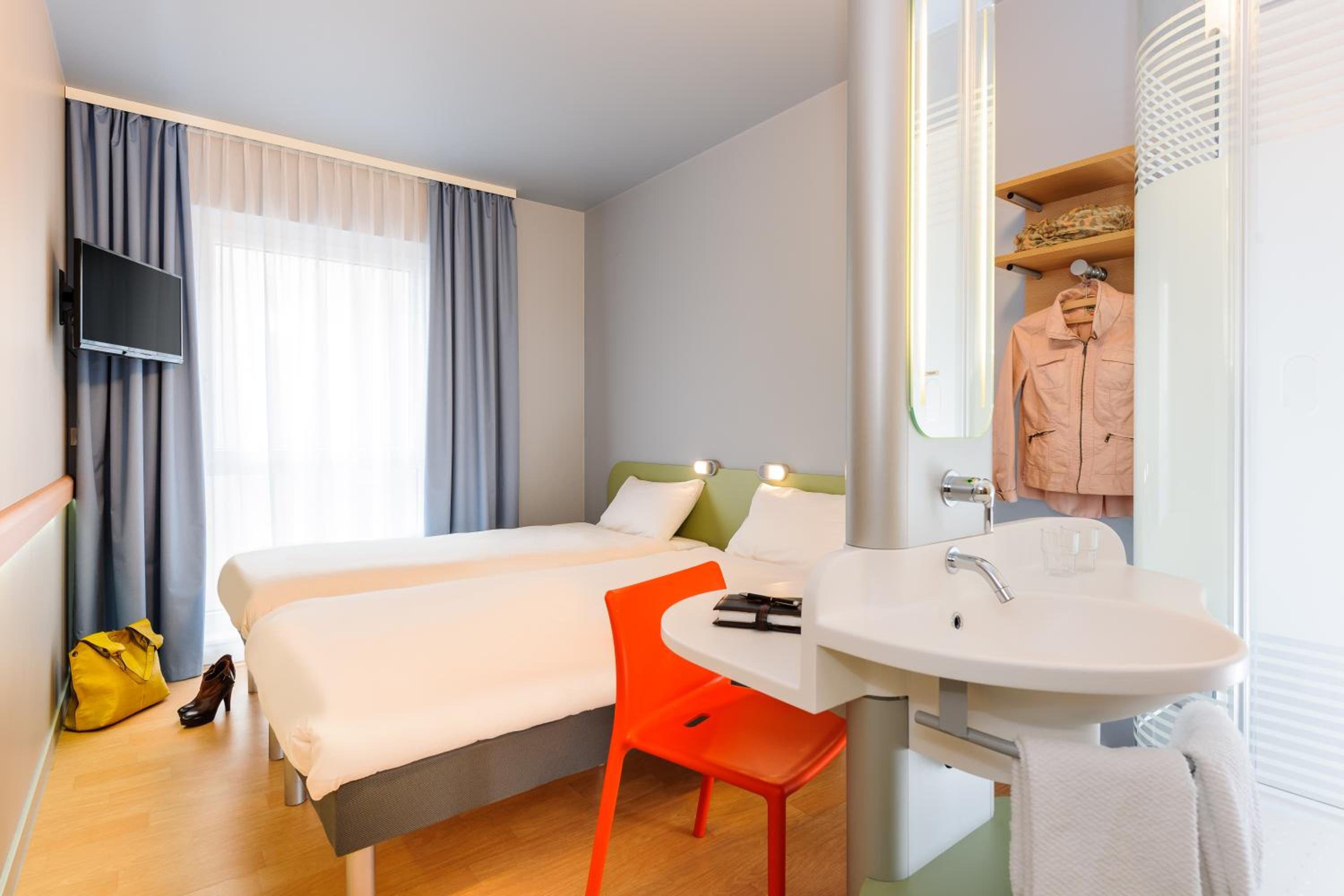 Twin Room - Photo 5
