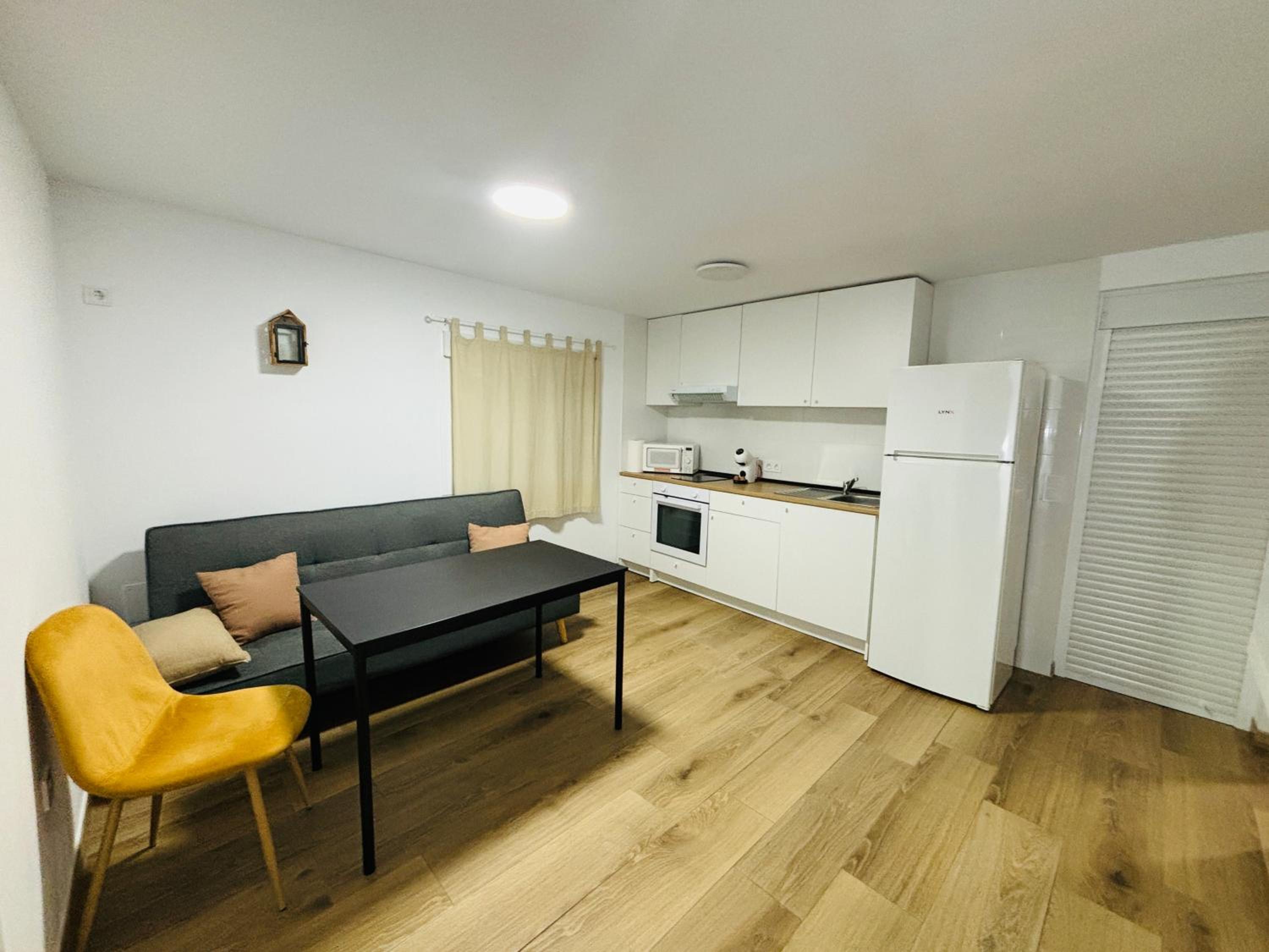 One-Bedroom Apartment photo 2