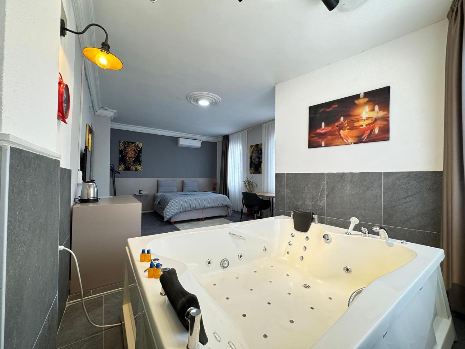 Deluxe Double Room with Bath photo 2
