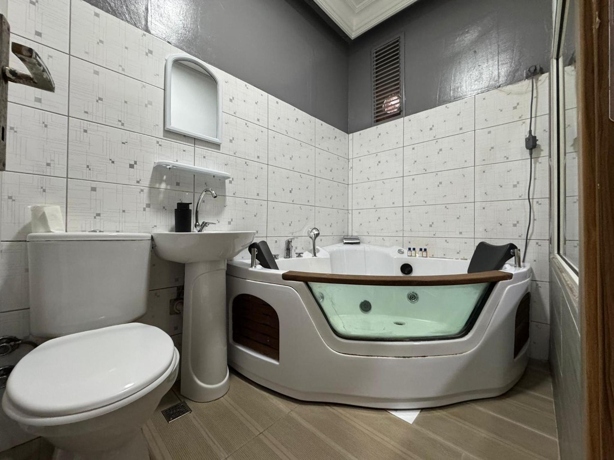 King Room with Spa Bath photo 2