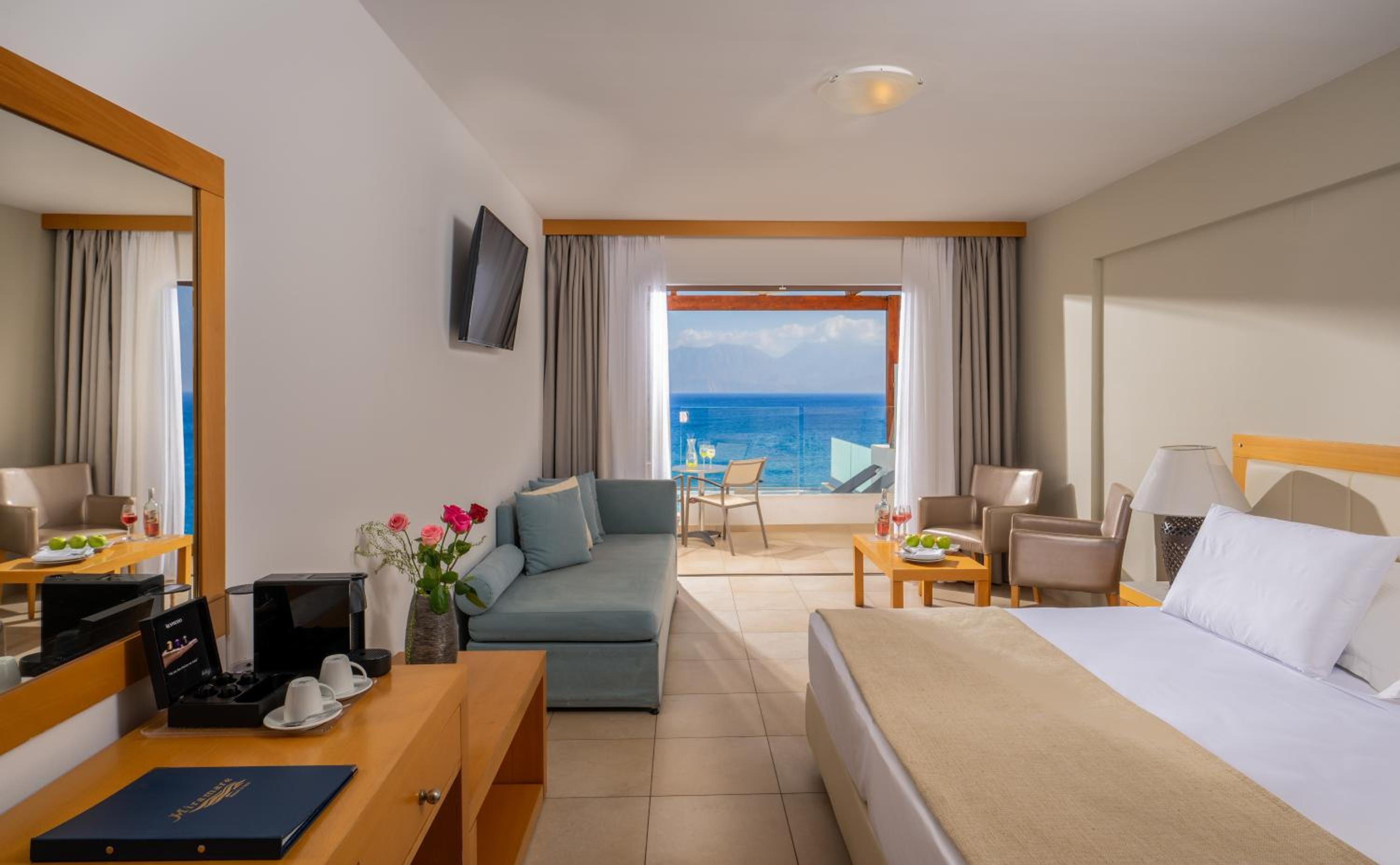 Frontal Deluxe Room with Sea View & Private Pool