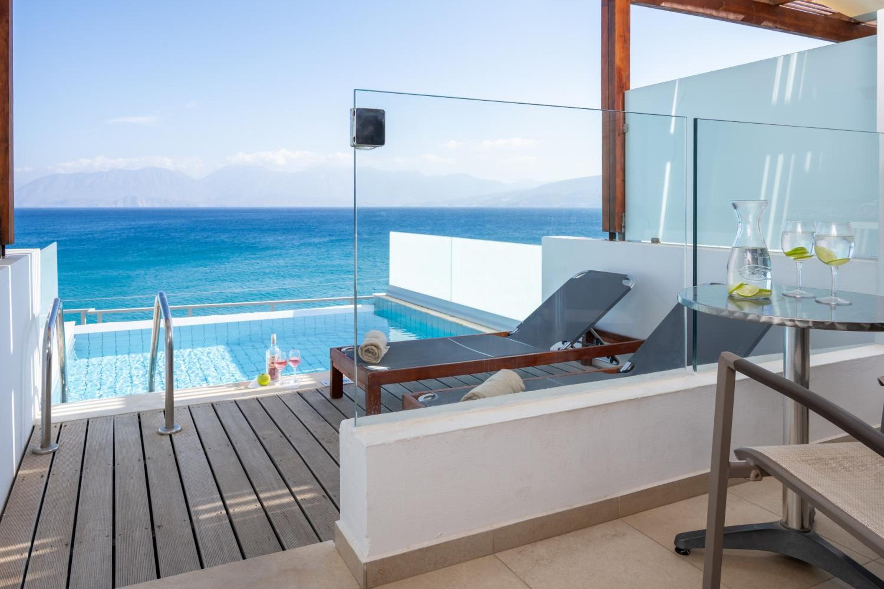 Frontal Deluxe Room with Sea View & Private Pool