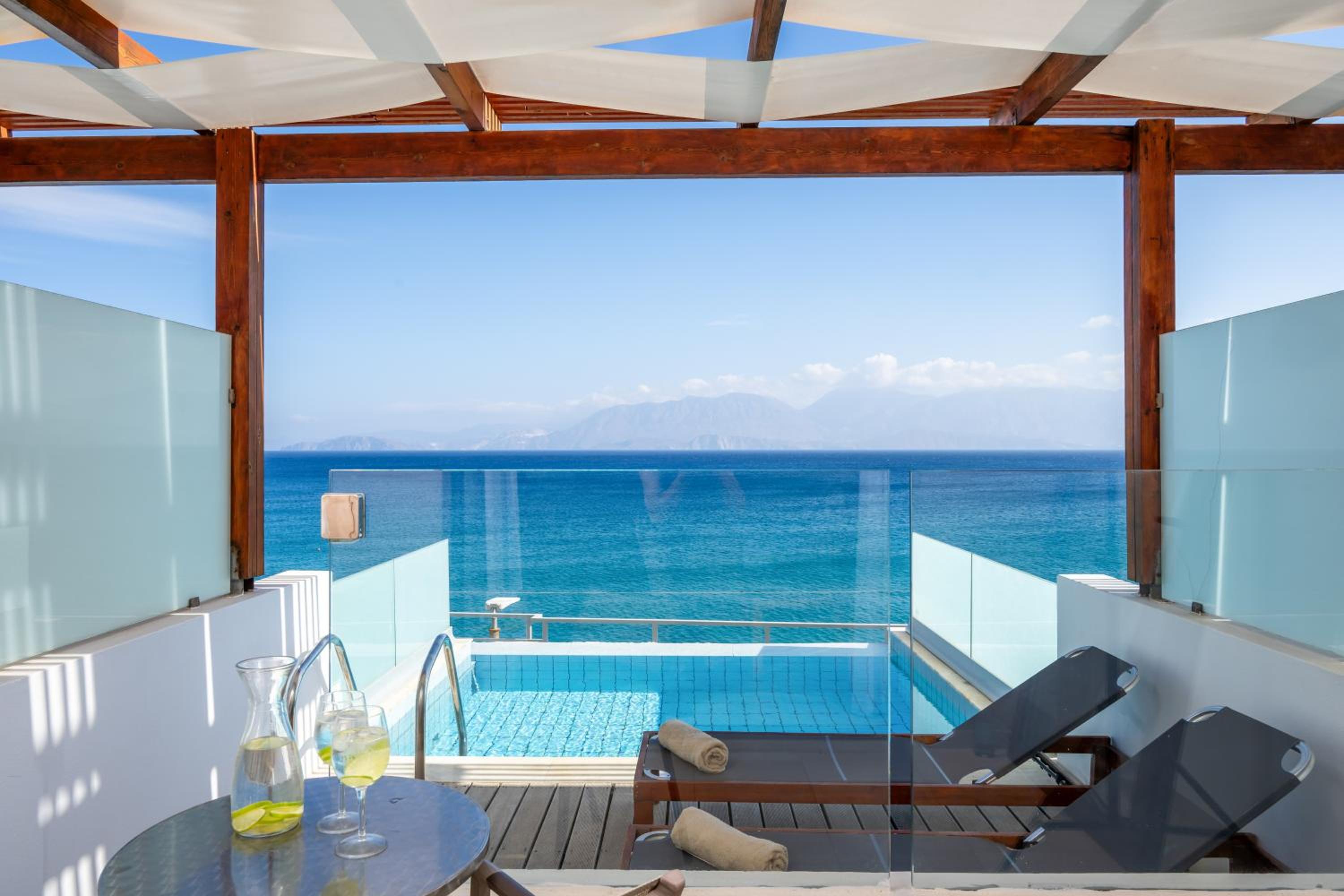 Frontal Deluxe Room with Sea View & Private Pool