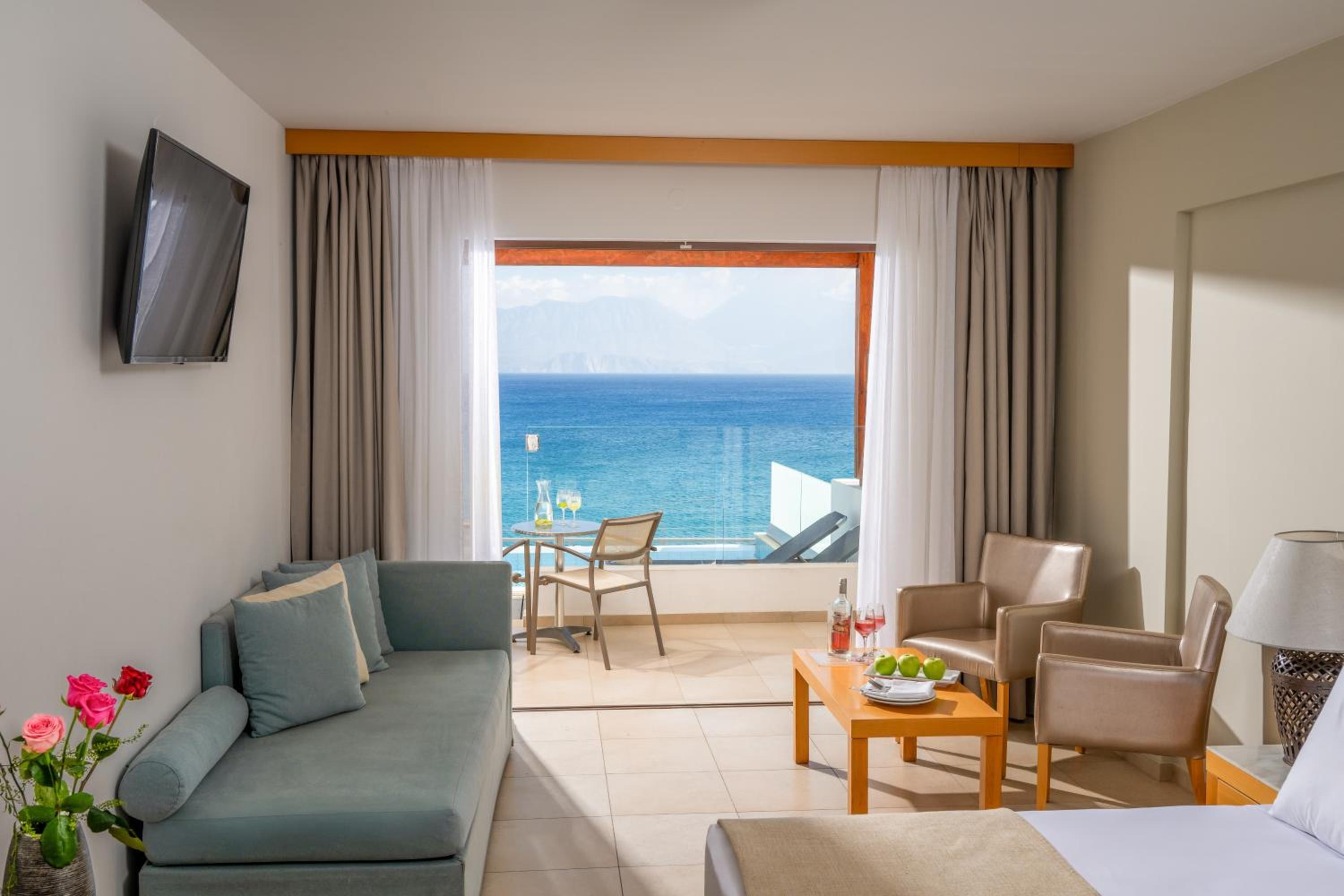 Frontal Deluxe Room with Sea View & Private Pool