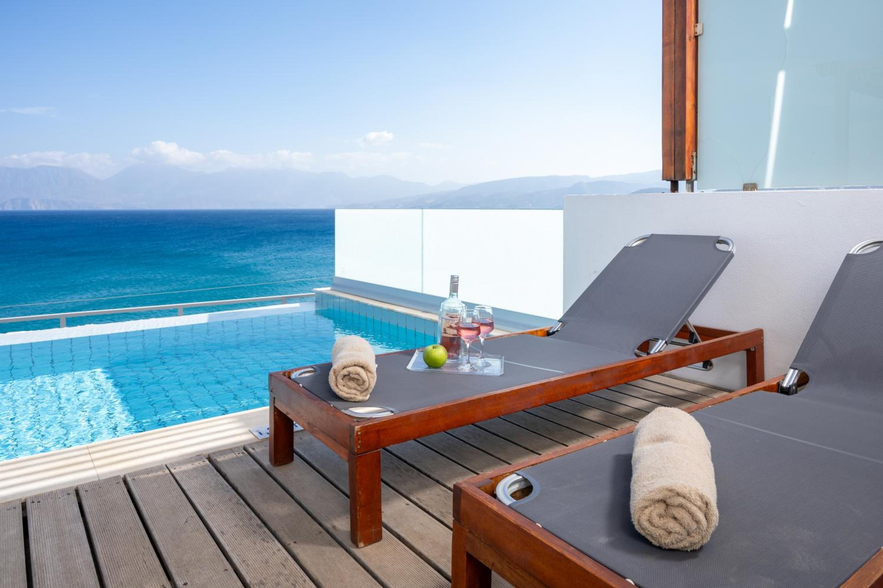 Frontal Deluxe Room with Sea View & Private Pool