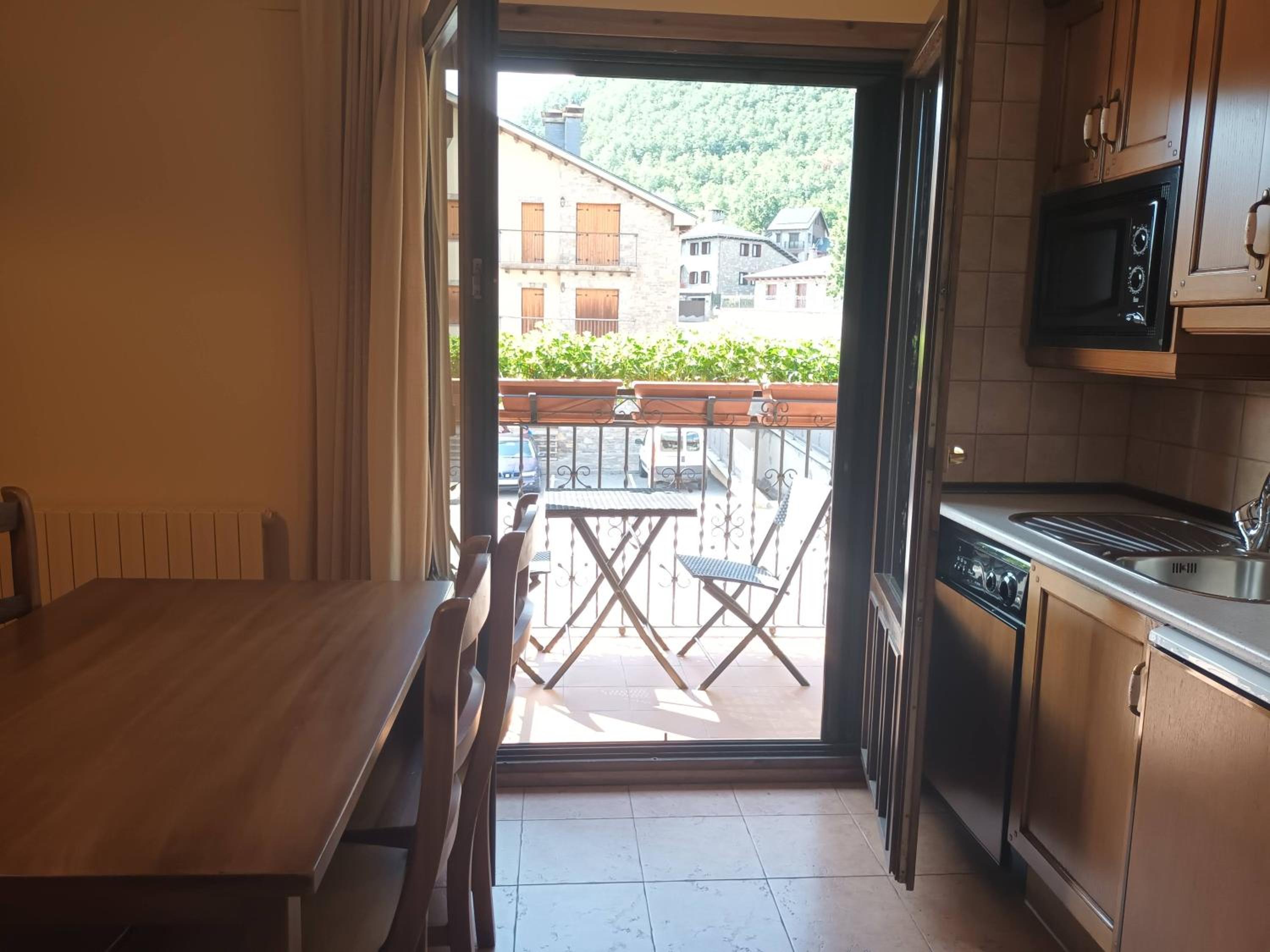 One-Bedroom Apartment with Balcony photo 3