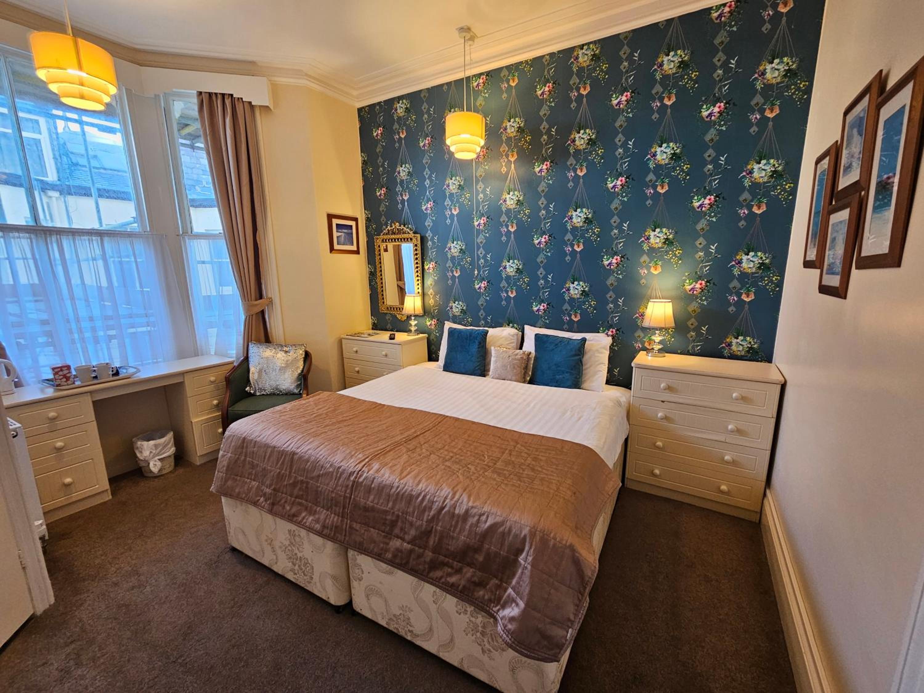 Large Double Room photo 3