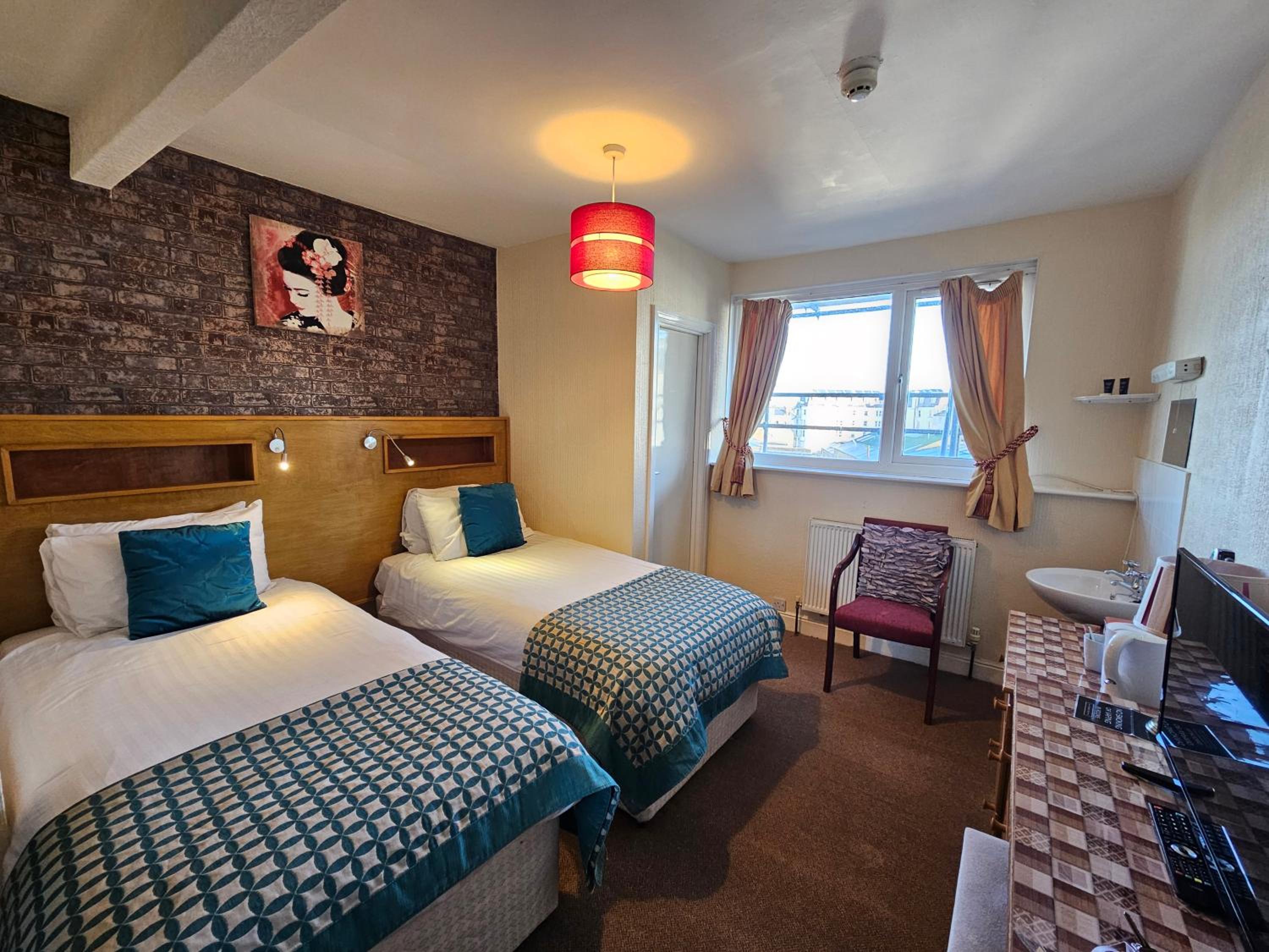 Budget Twin Room photo 2