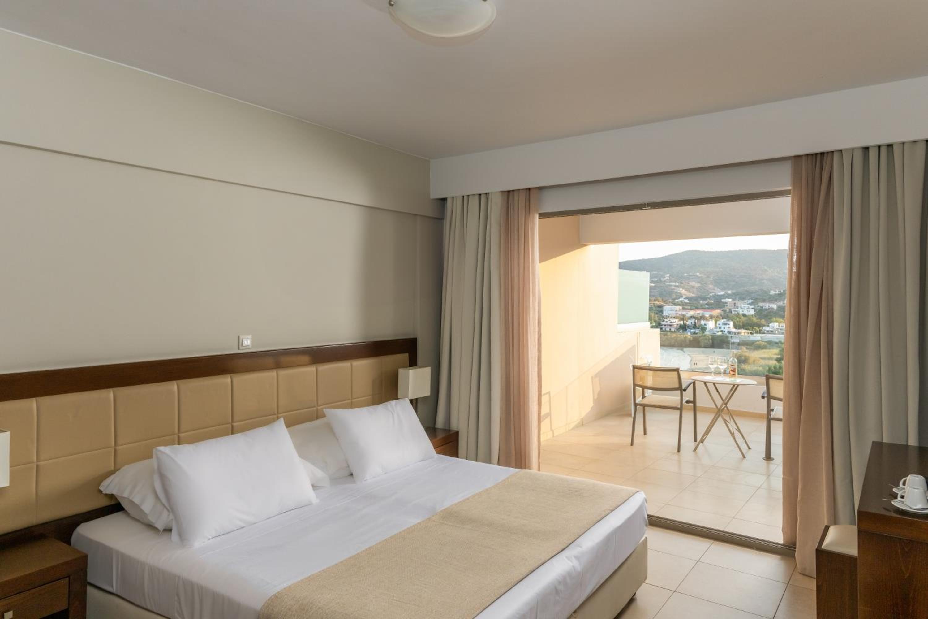 Suite Two-Bedroom with Side Sea View thumbnail 6