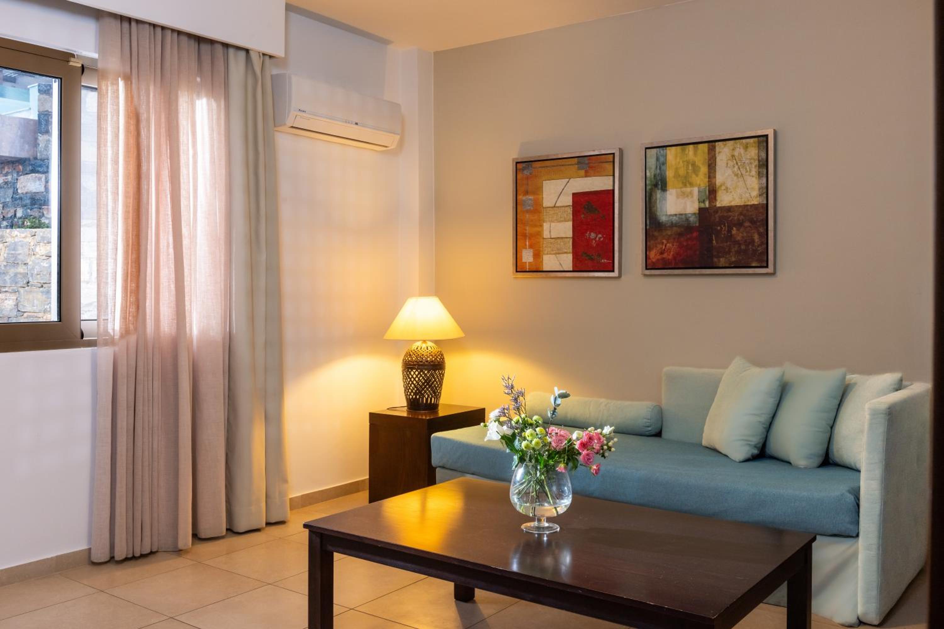 Suite Two-Bedroom with Side Sea View thumbnail 5