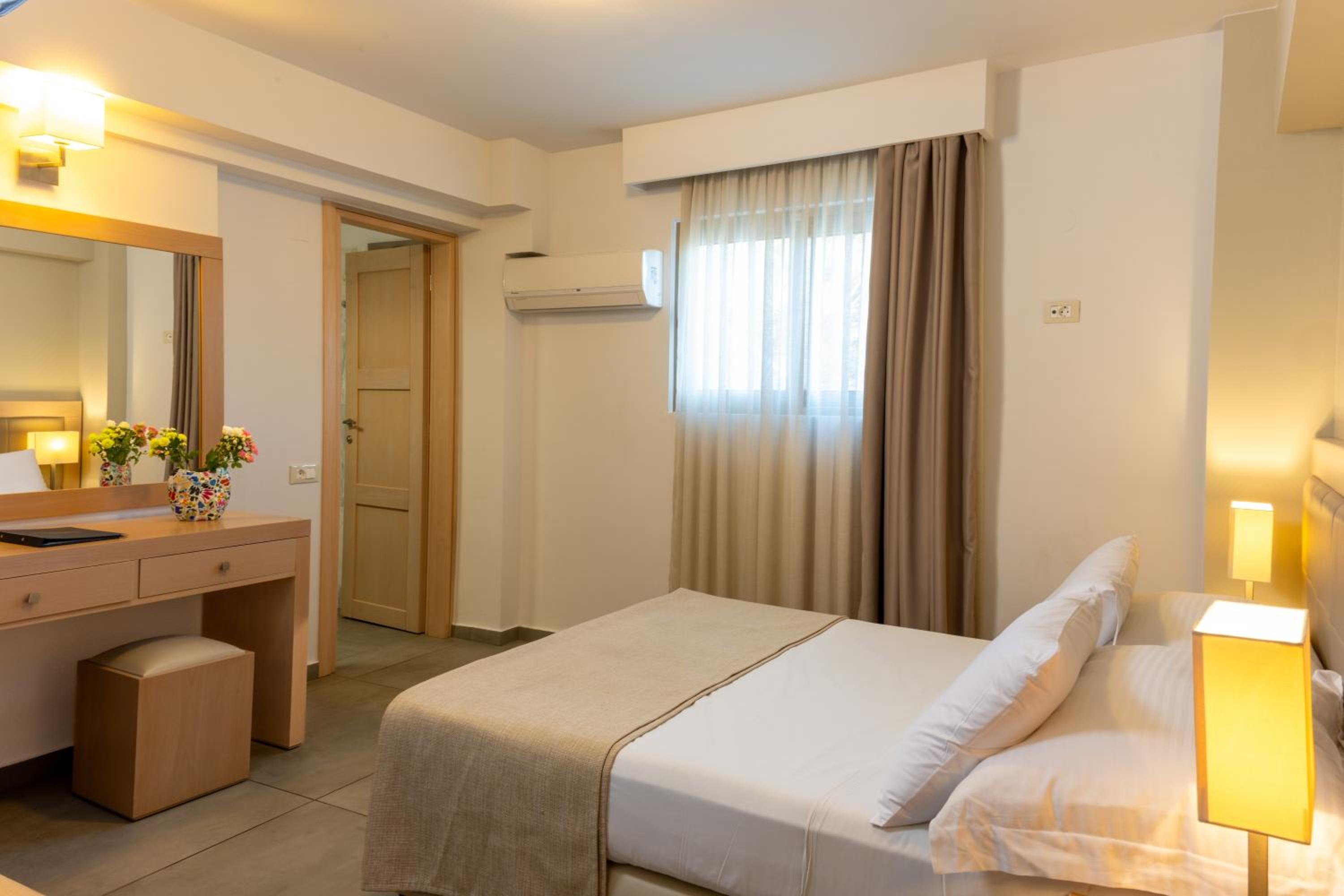 Suite Two Bedroom with Side Sea View & Private Pool thumbnail 6
