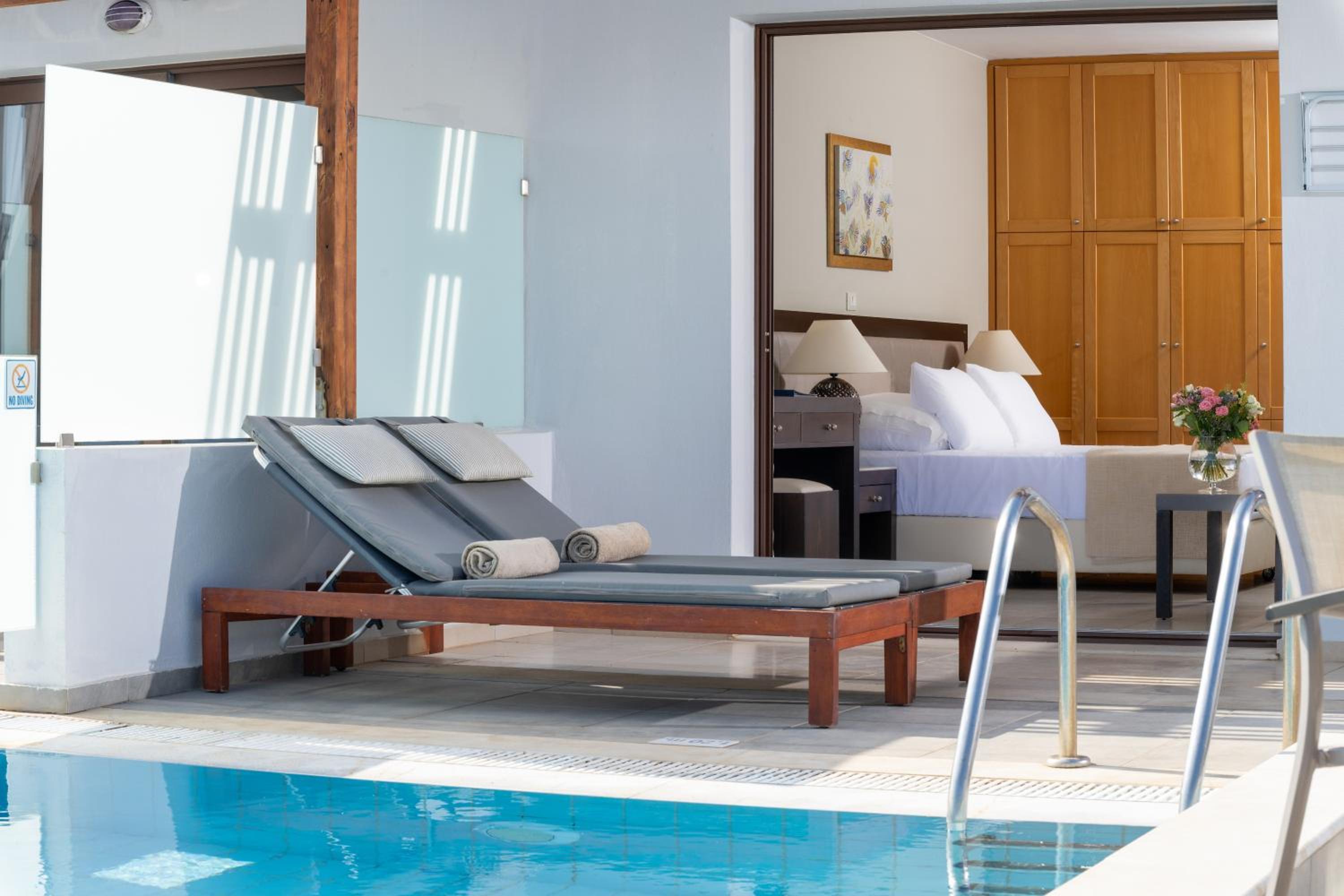 Suite with Sea View & Private Pool
