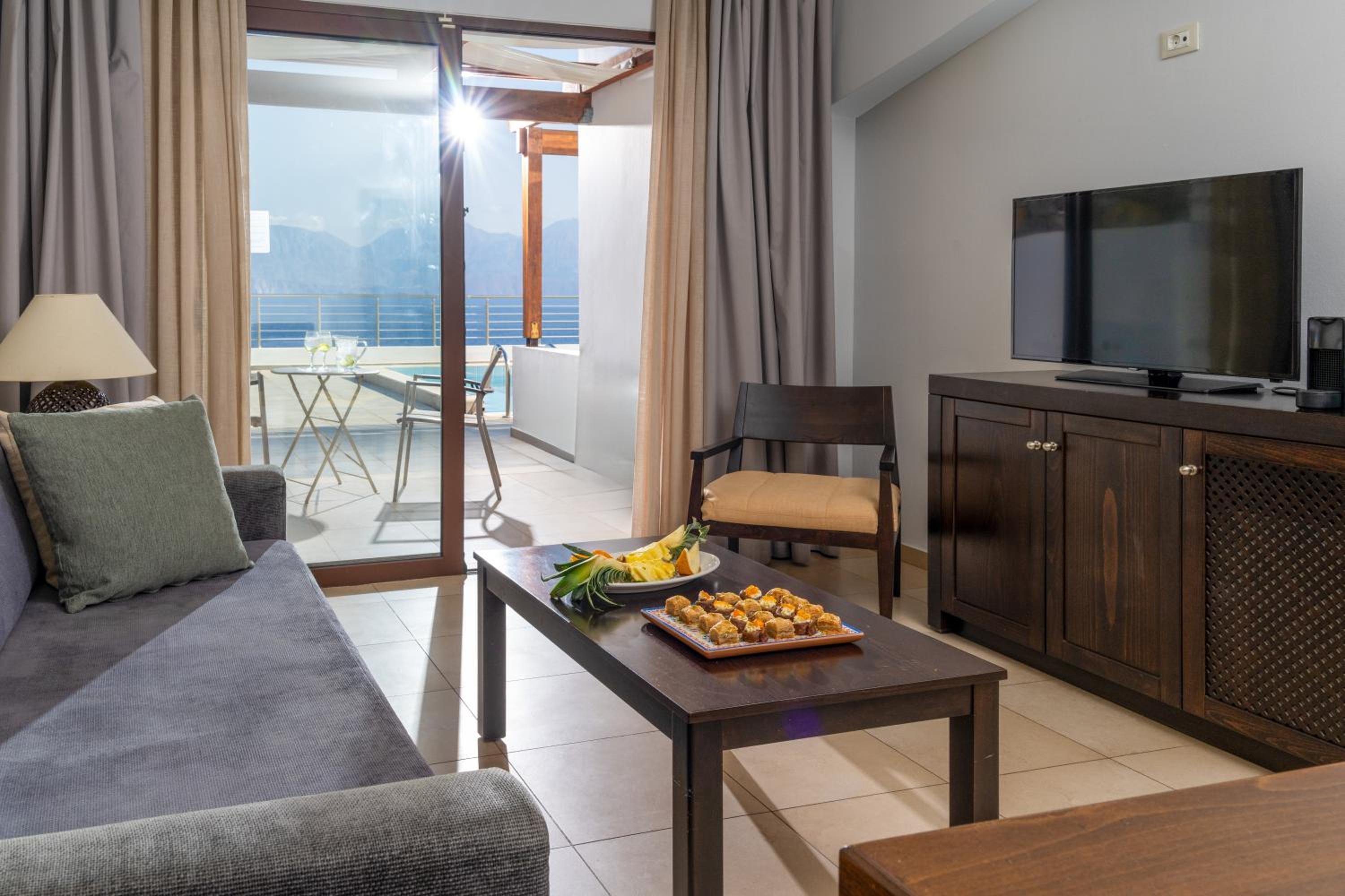 Suite with Sea View & Private Pool thumbnail 6