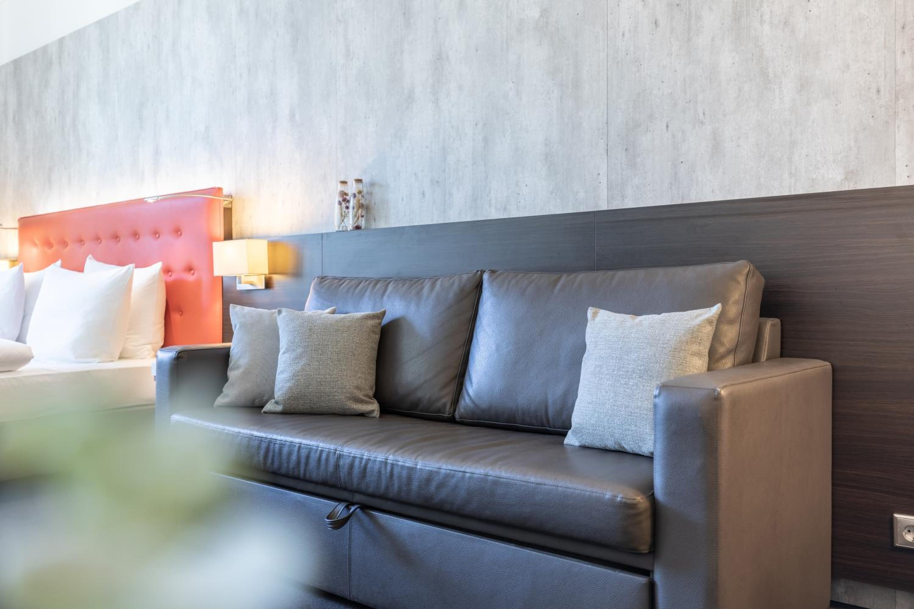 Superior Apartment thumbnail 5