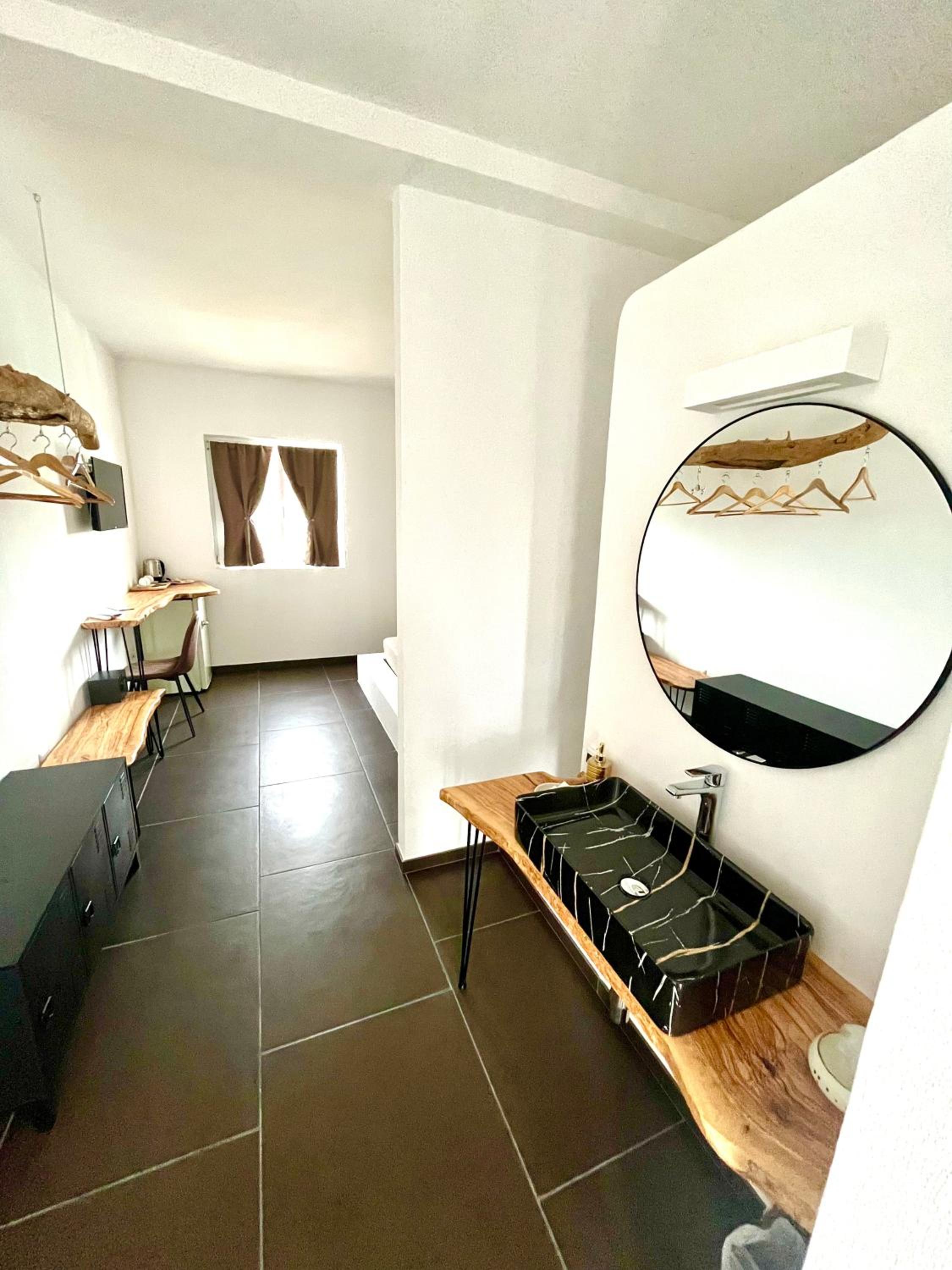 Standard Double Room - Photo 5
