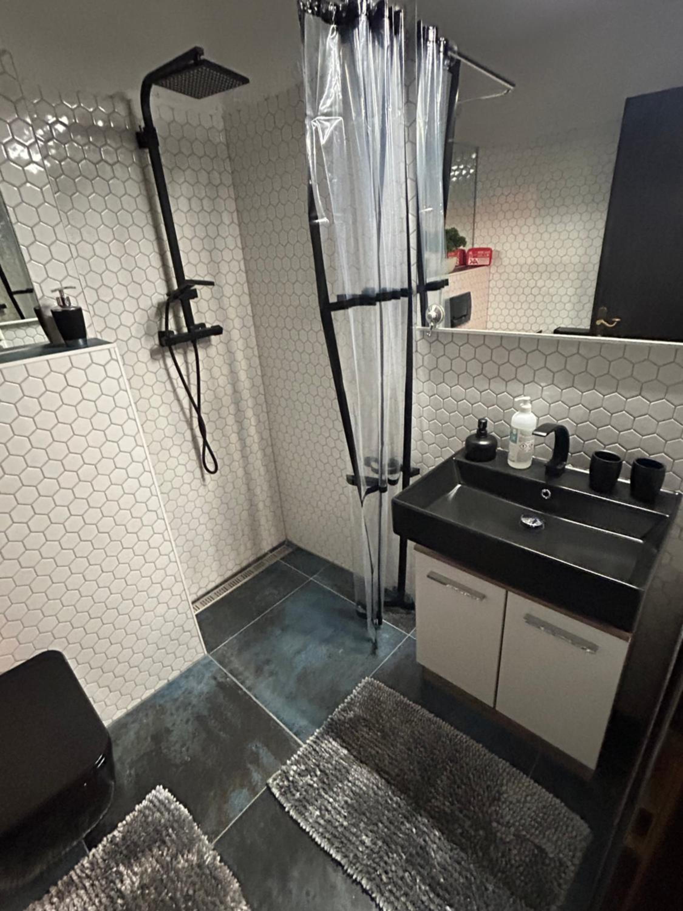 One-Bedroom Apartment - Photo 40