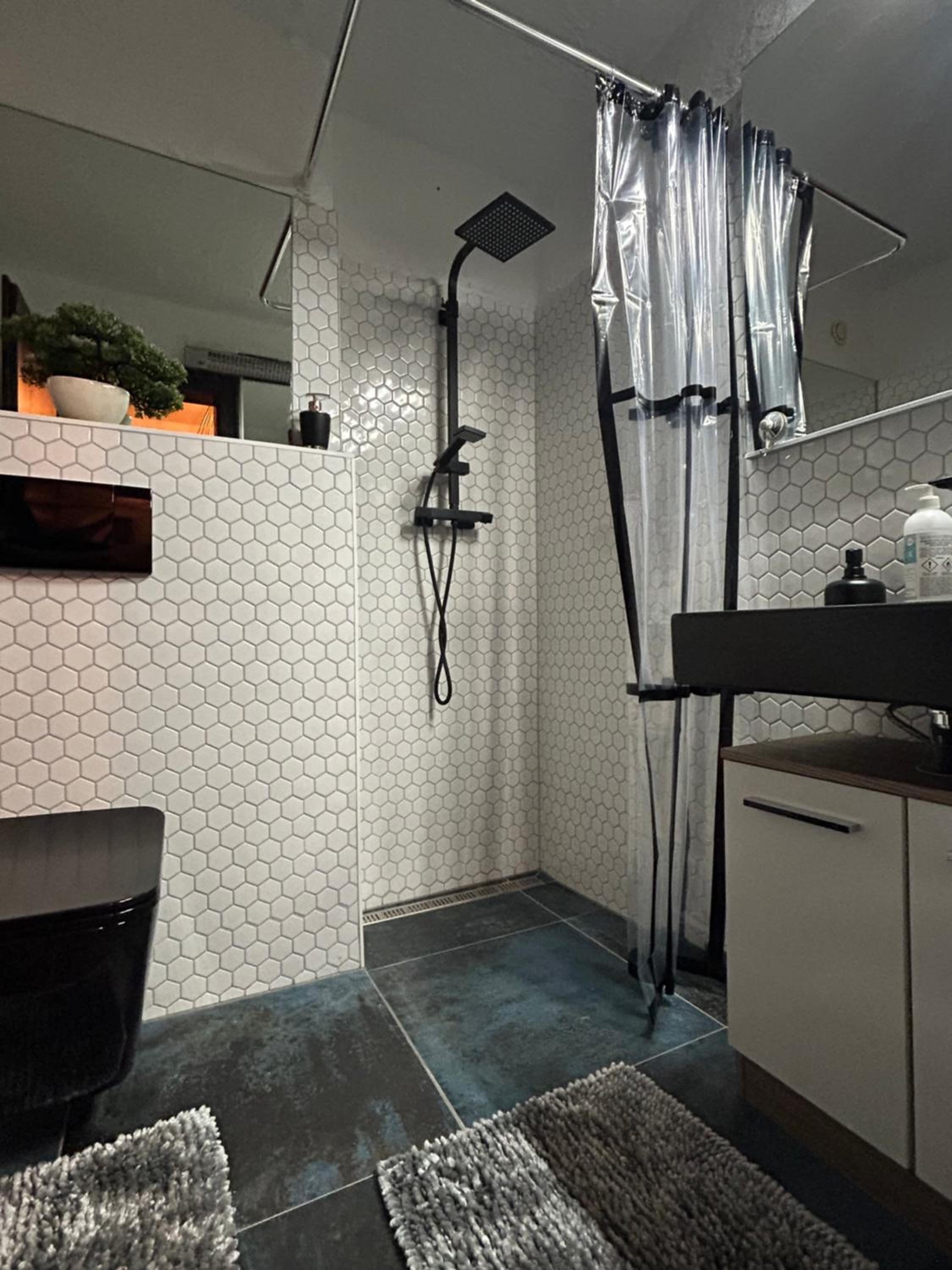 One-Bedroom Apartment - Photo 39