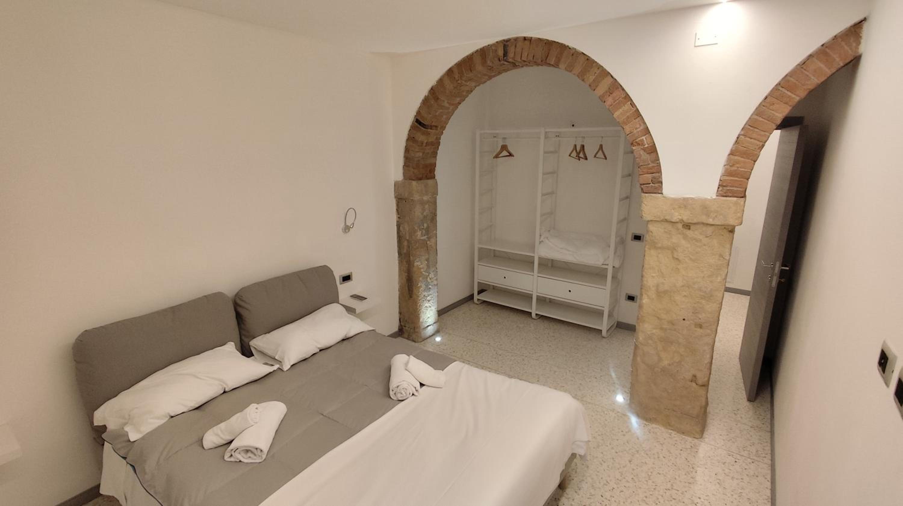 Deluxe One-Bedroom Apartment