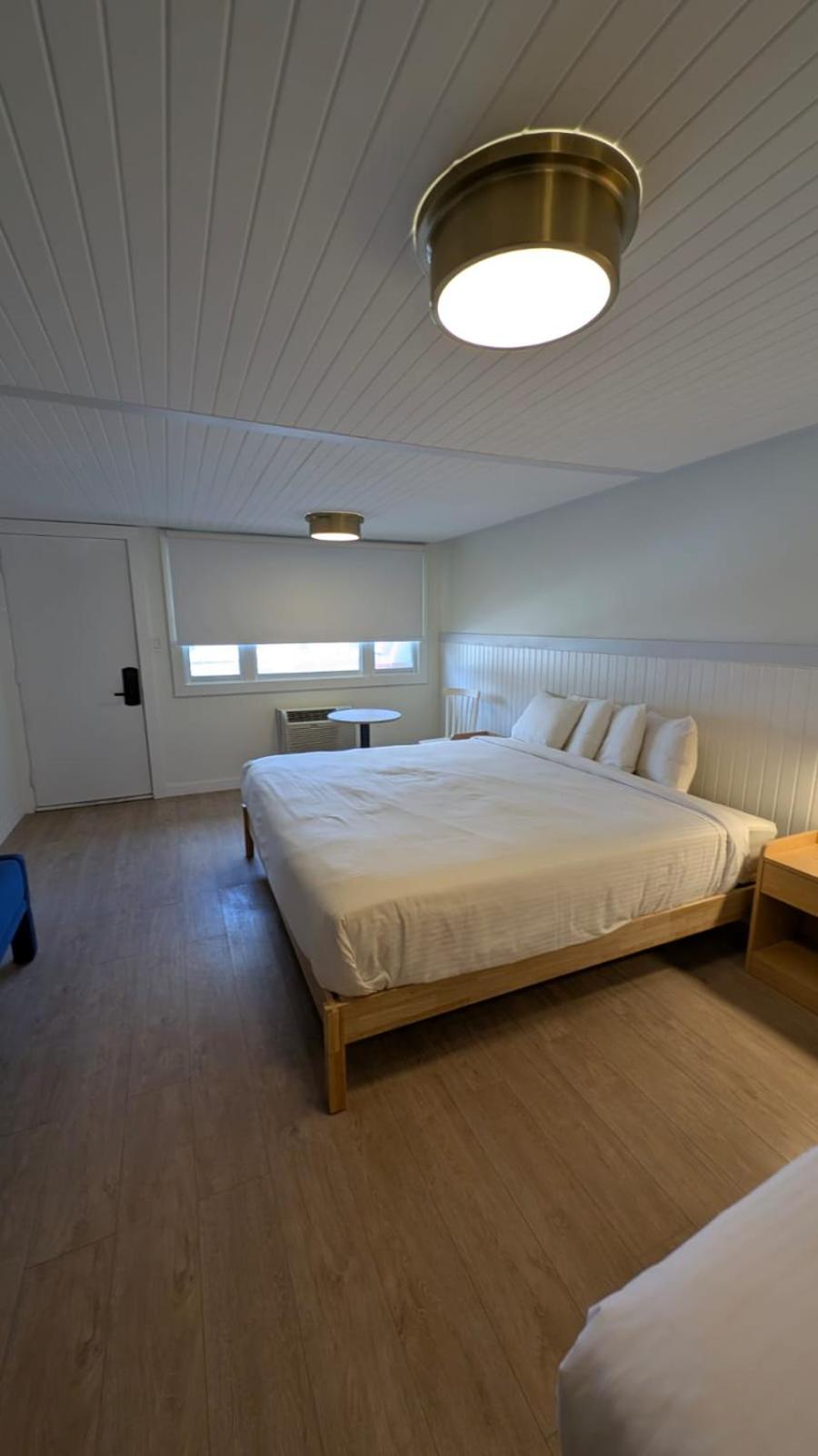 Deluxe King Room - Photo 2