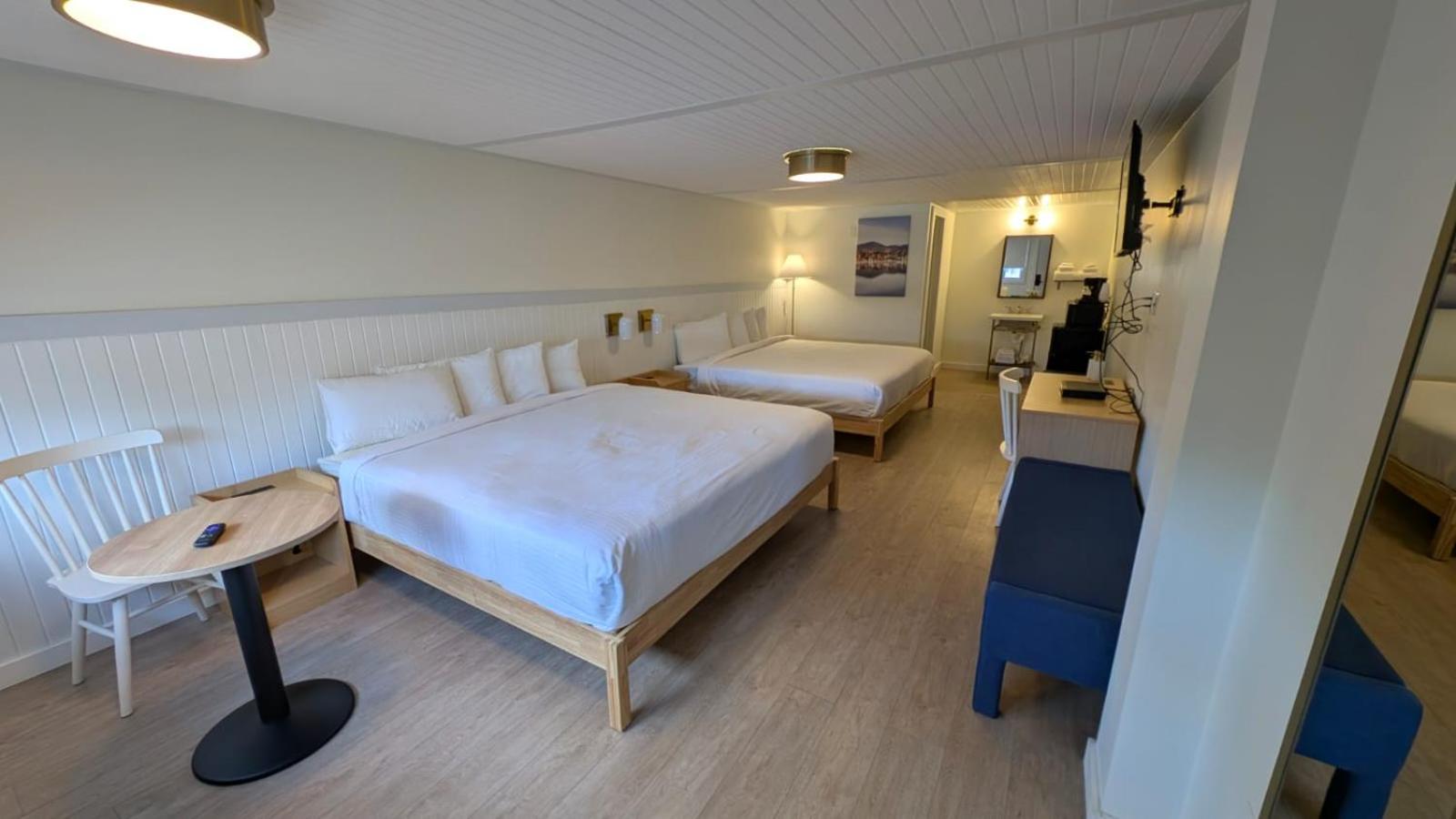 Deluxe King Room - Photo 3