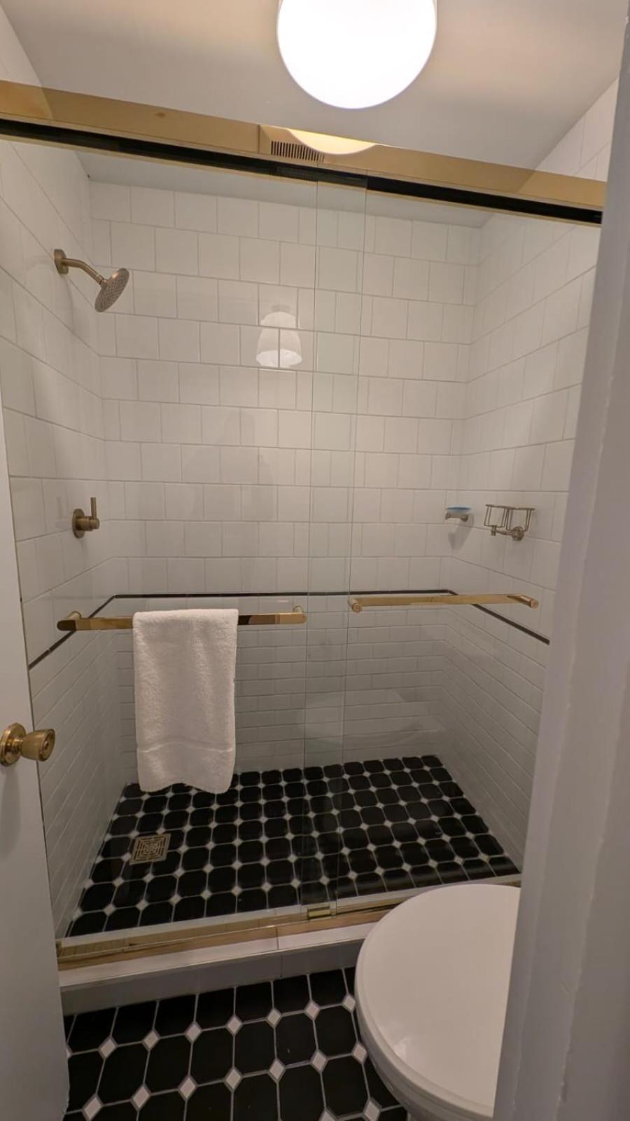 Deluxe King Room - Photo 4