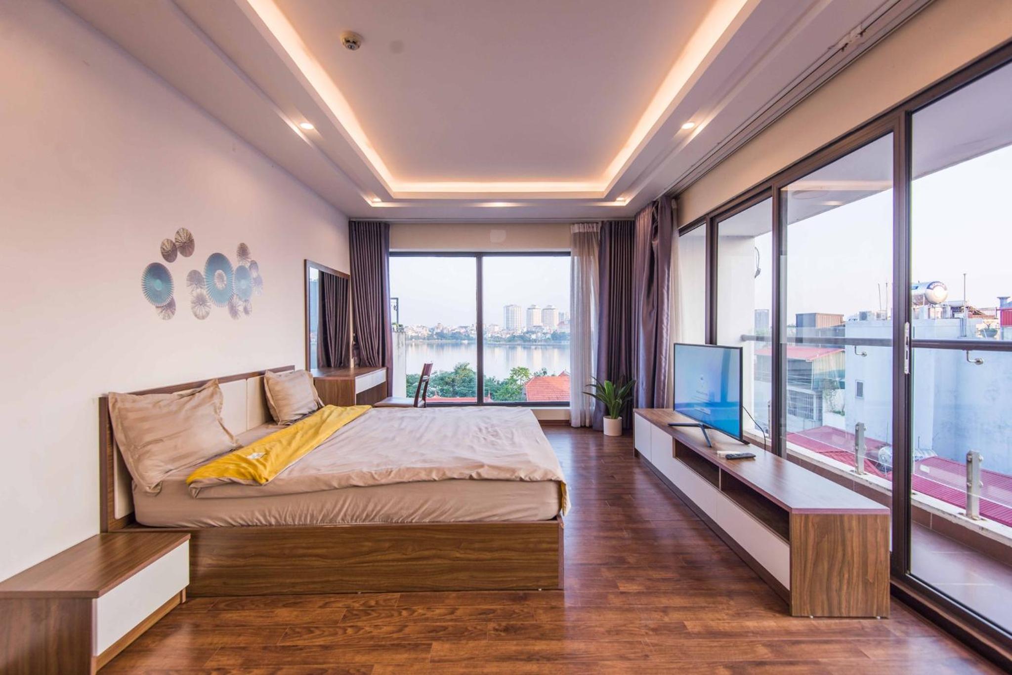 Two-Bedroom Apartment with Lake View