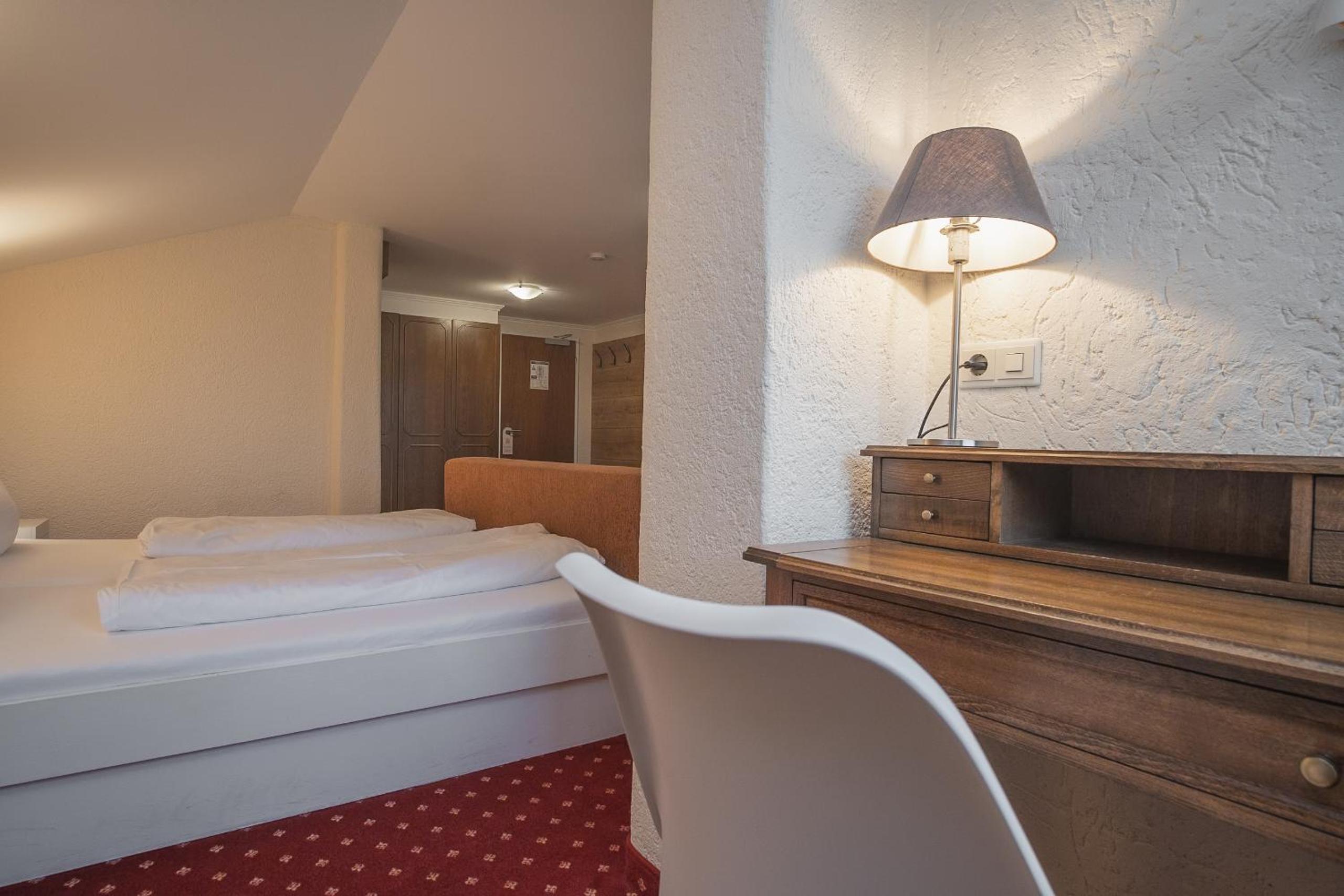 Deluxe Double Room with Balcony photo 2