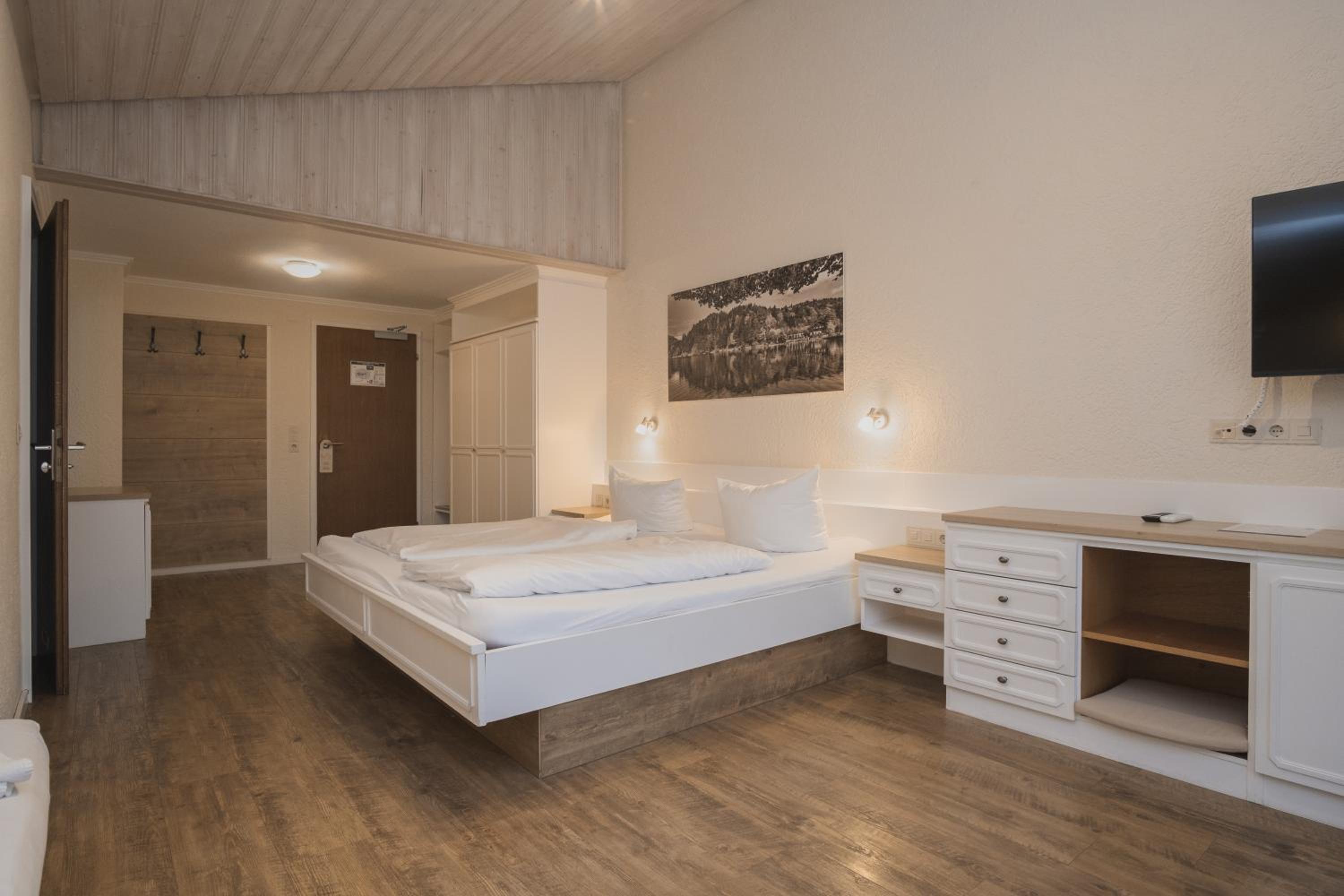 Deluxe Double Room with Balcony photo 1