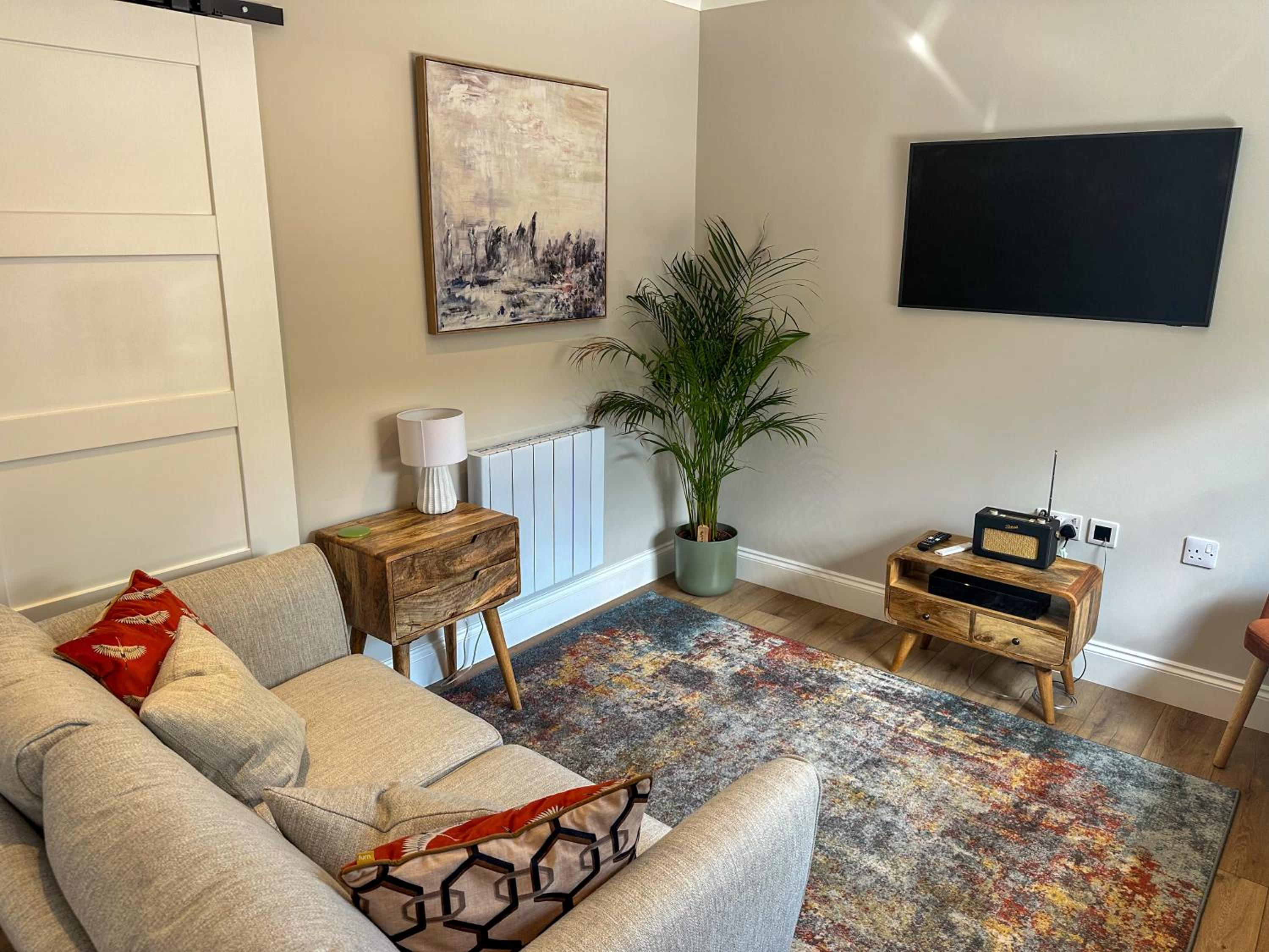 One-Bedroom Apartment photo 1