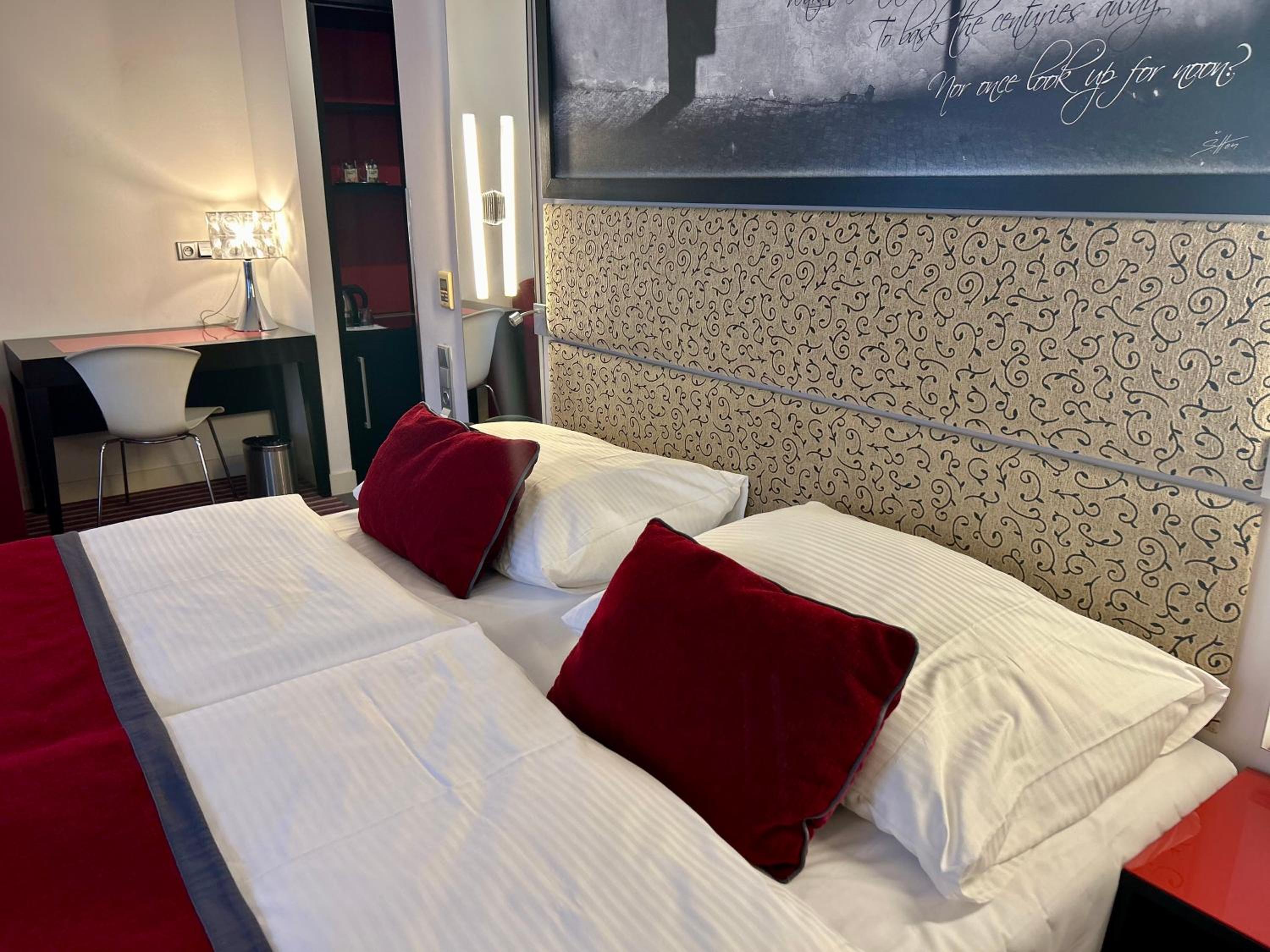 Red & Blue Design Hotel Prague — photo 79