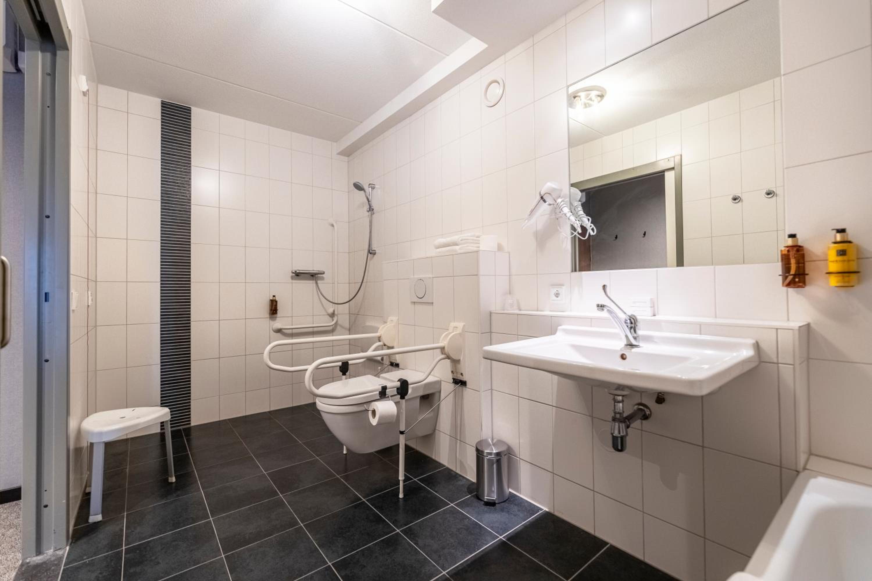 Double or Twin Room - Disability Access - Photo 4