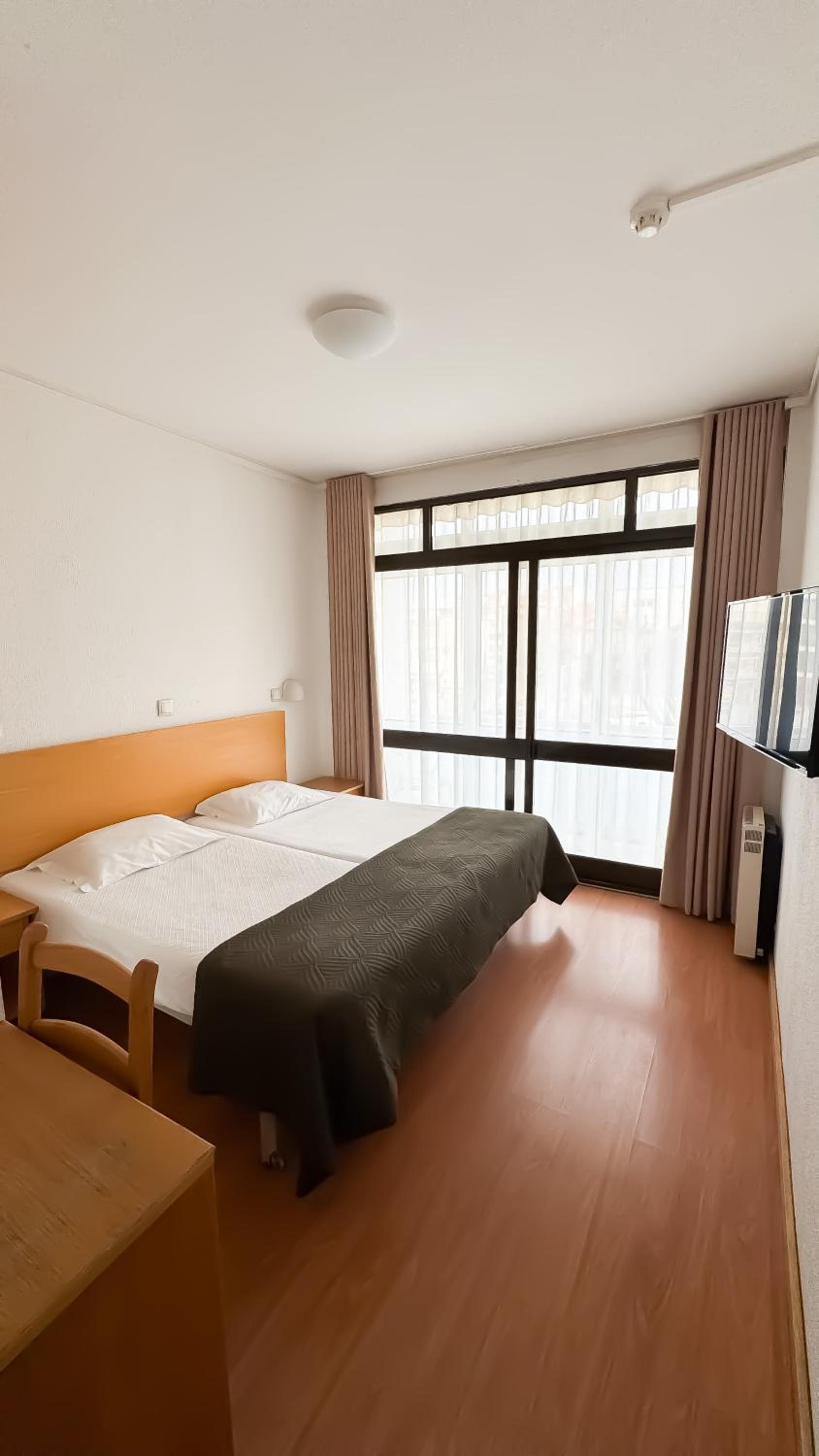 Twin Room - Photo 4