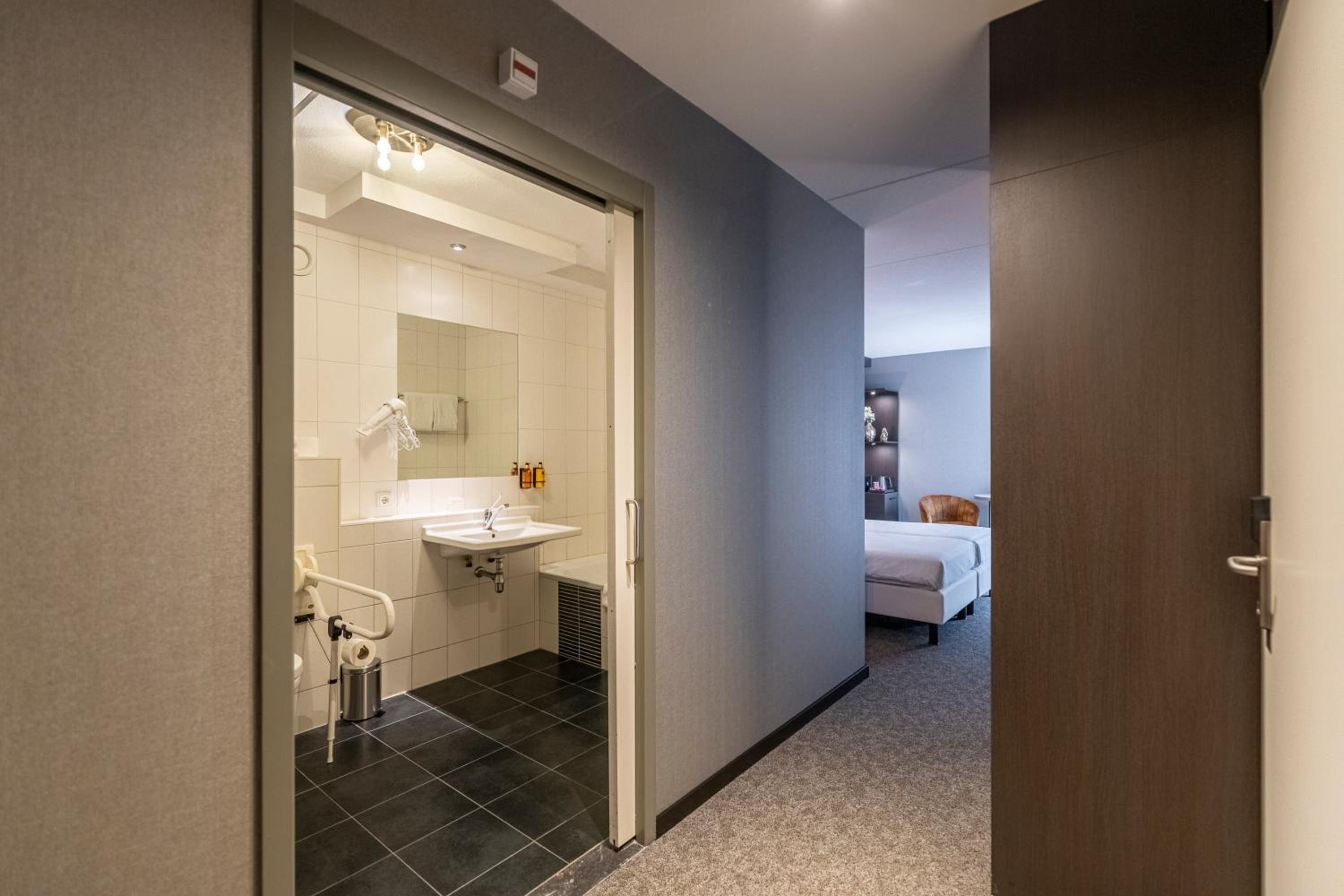 Double or Twin Room - Disability Access - Photo 5