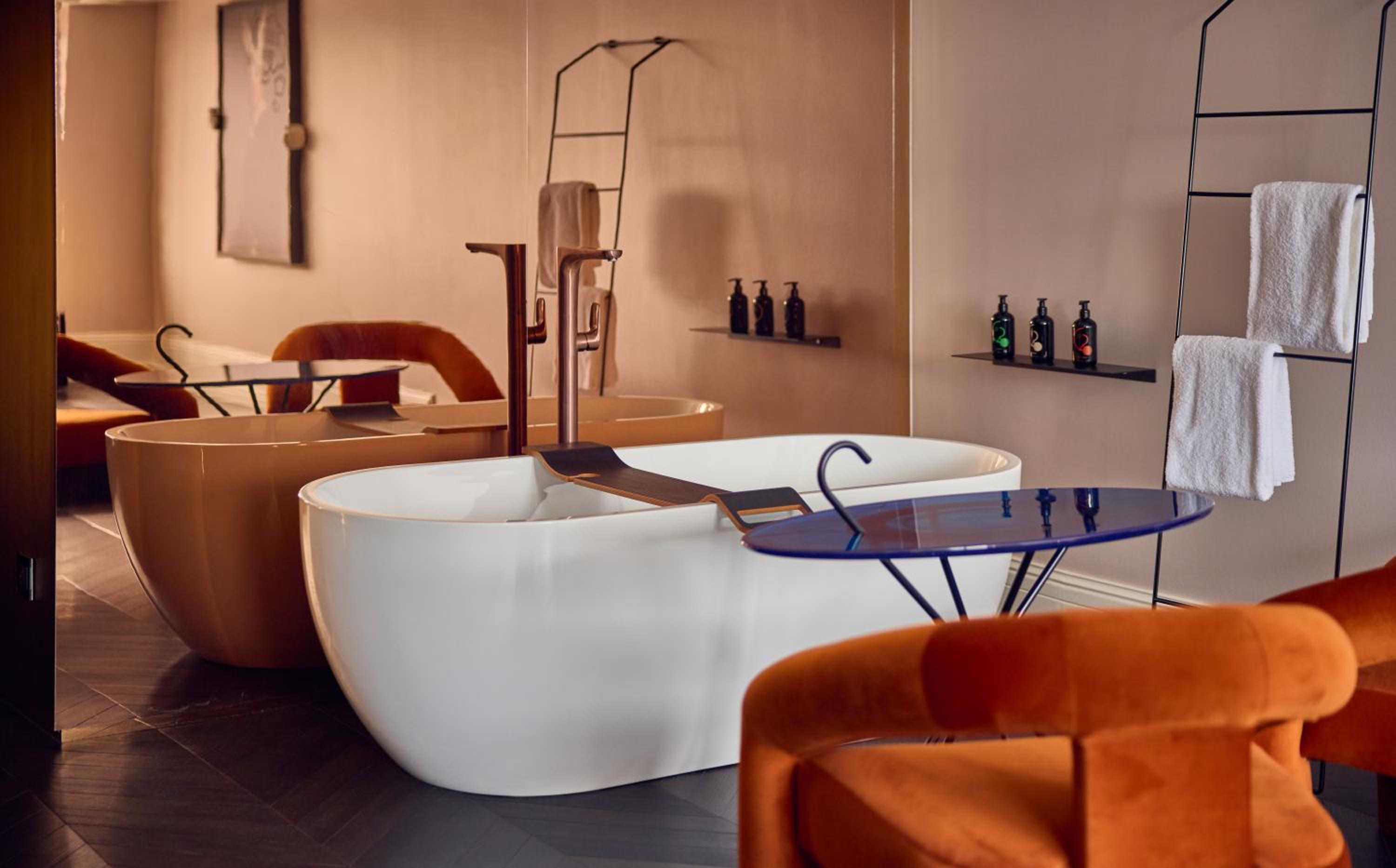 TUB Room, Guest room, 1 King